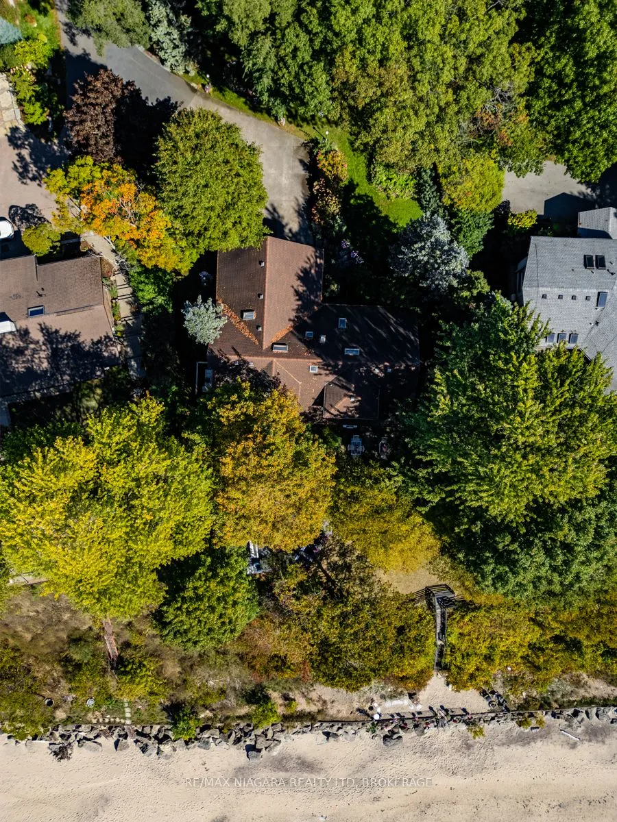 735 Lakeshore Road E