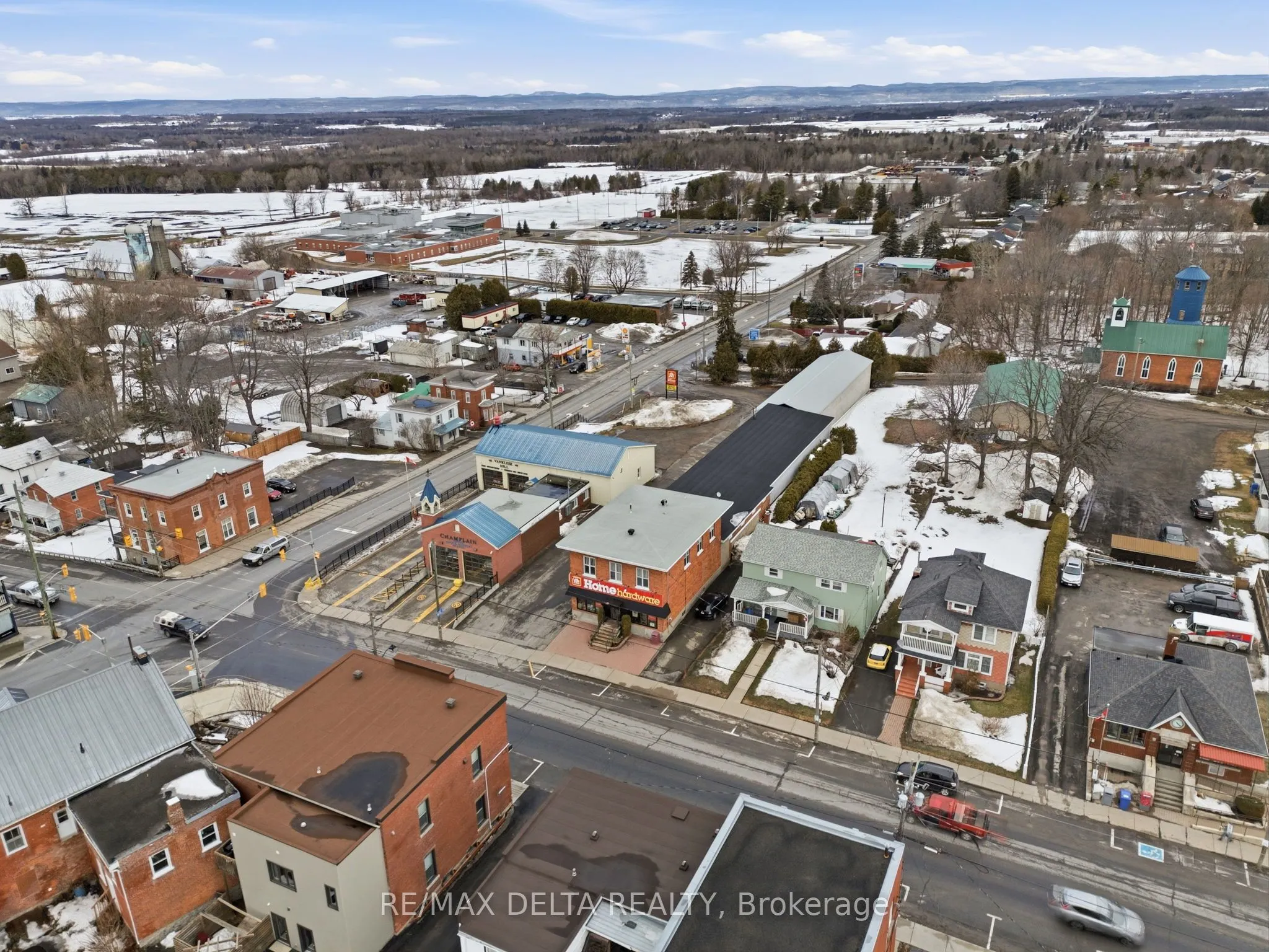 17 Main Street E