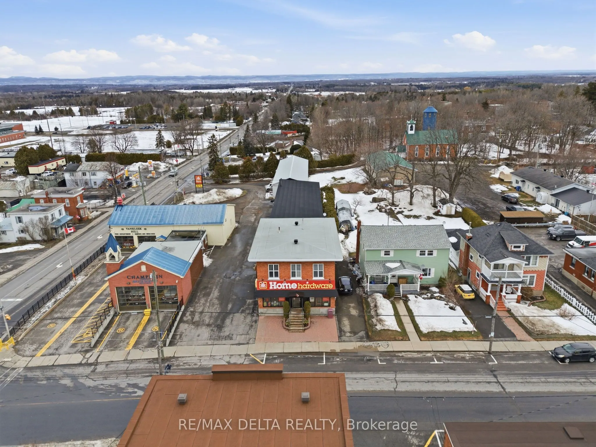 17 Main Street E