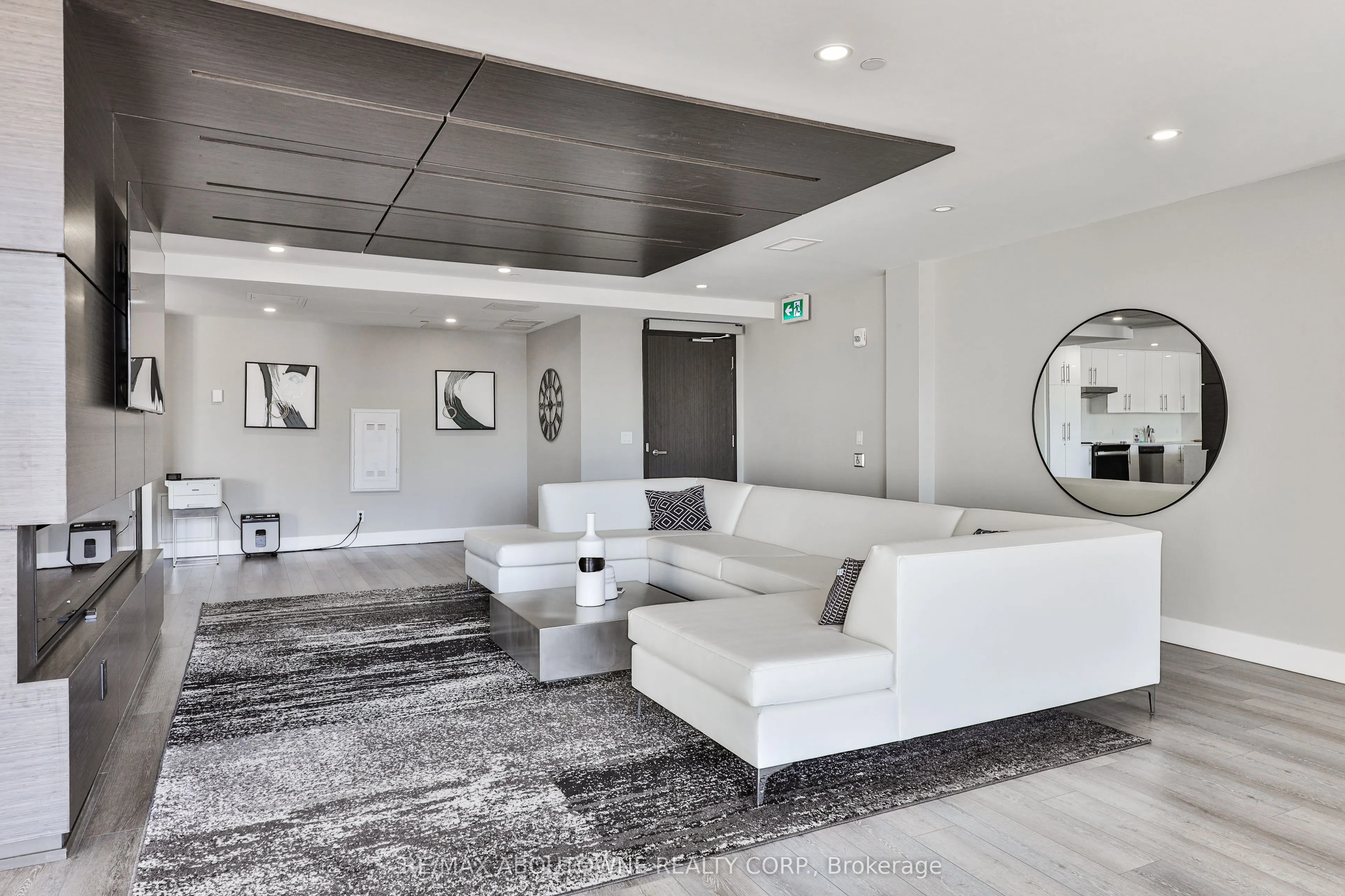 15 QUEEN Street #1806