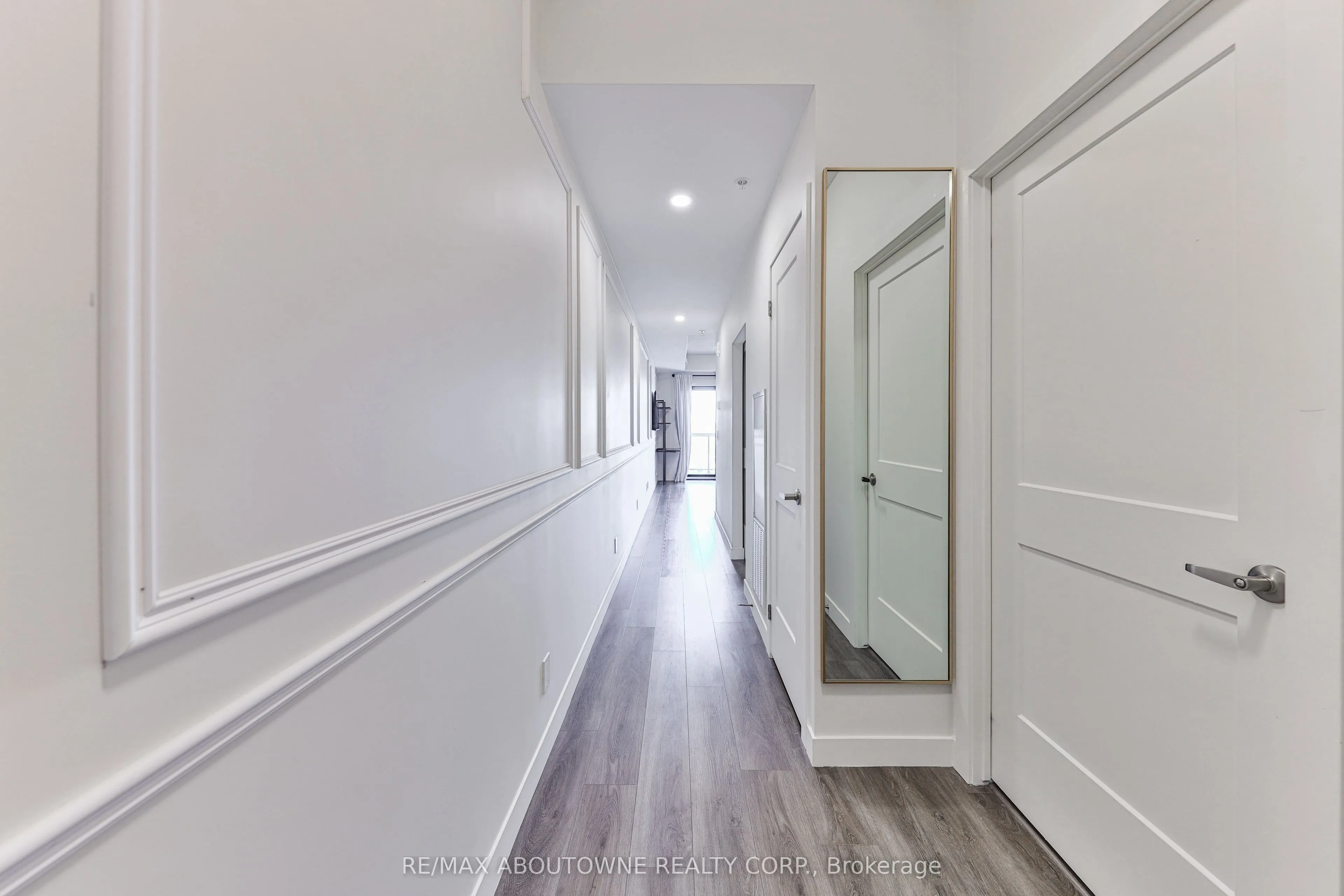 15 QUEEN Street #1806