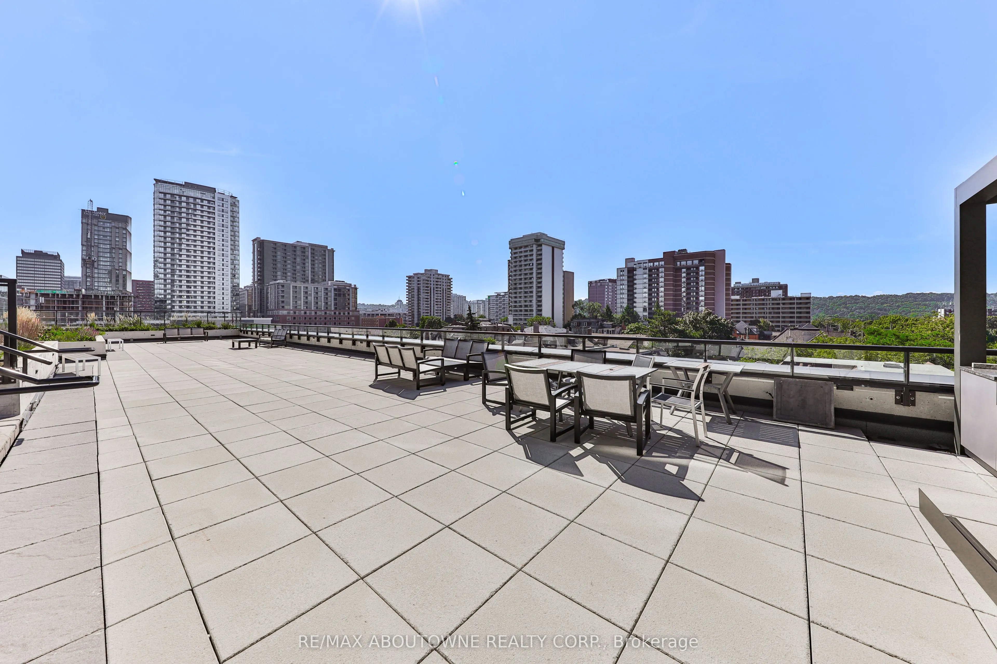 15 QUEEN Street #1806