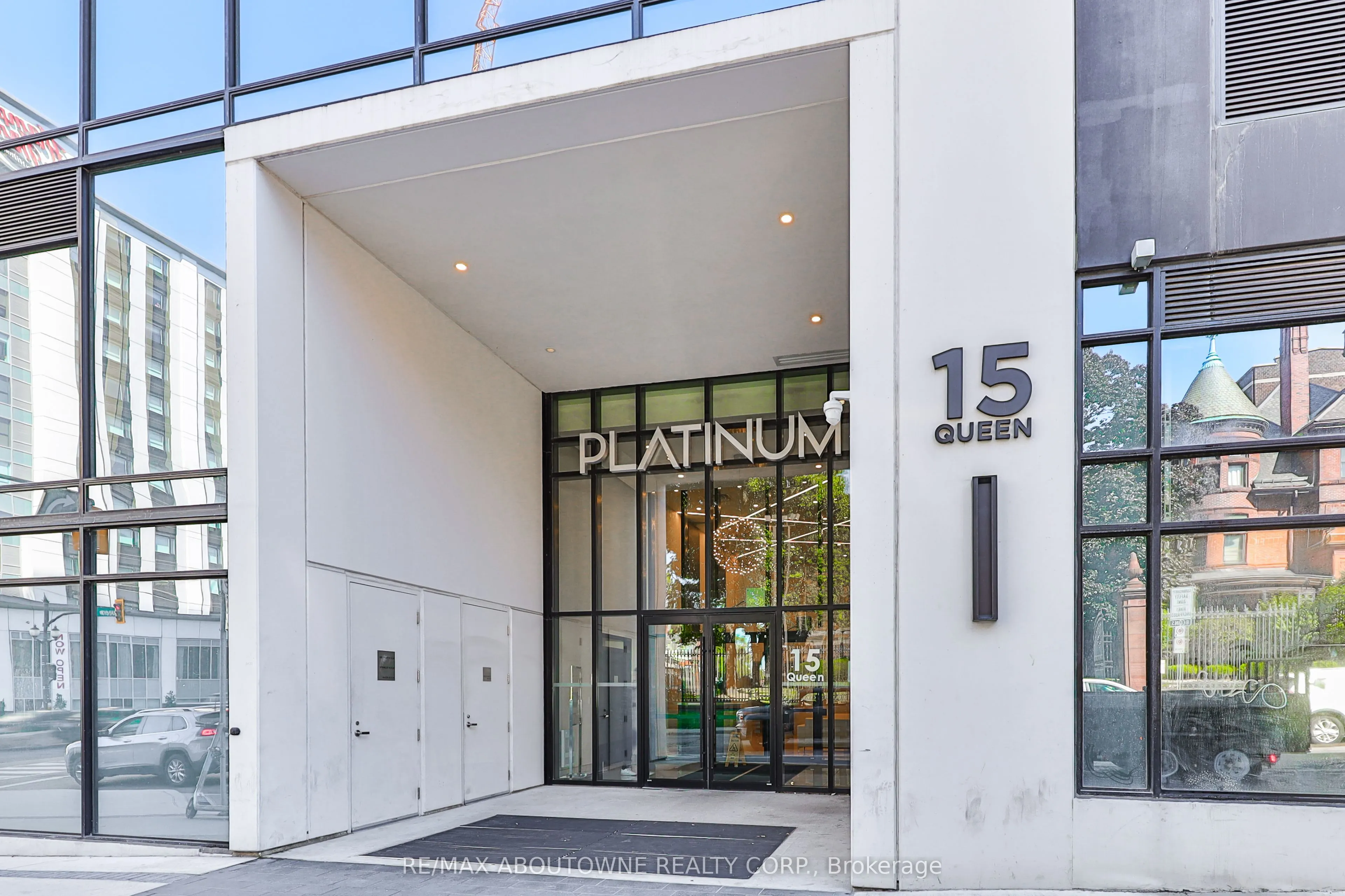 15 QUEEN Street #1806