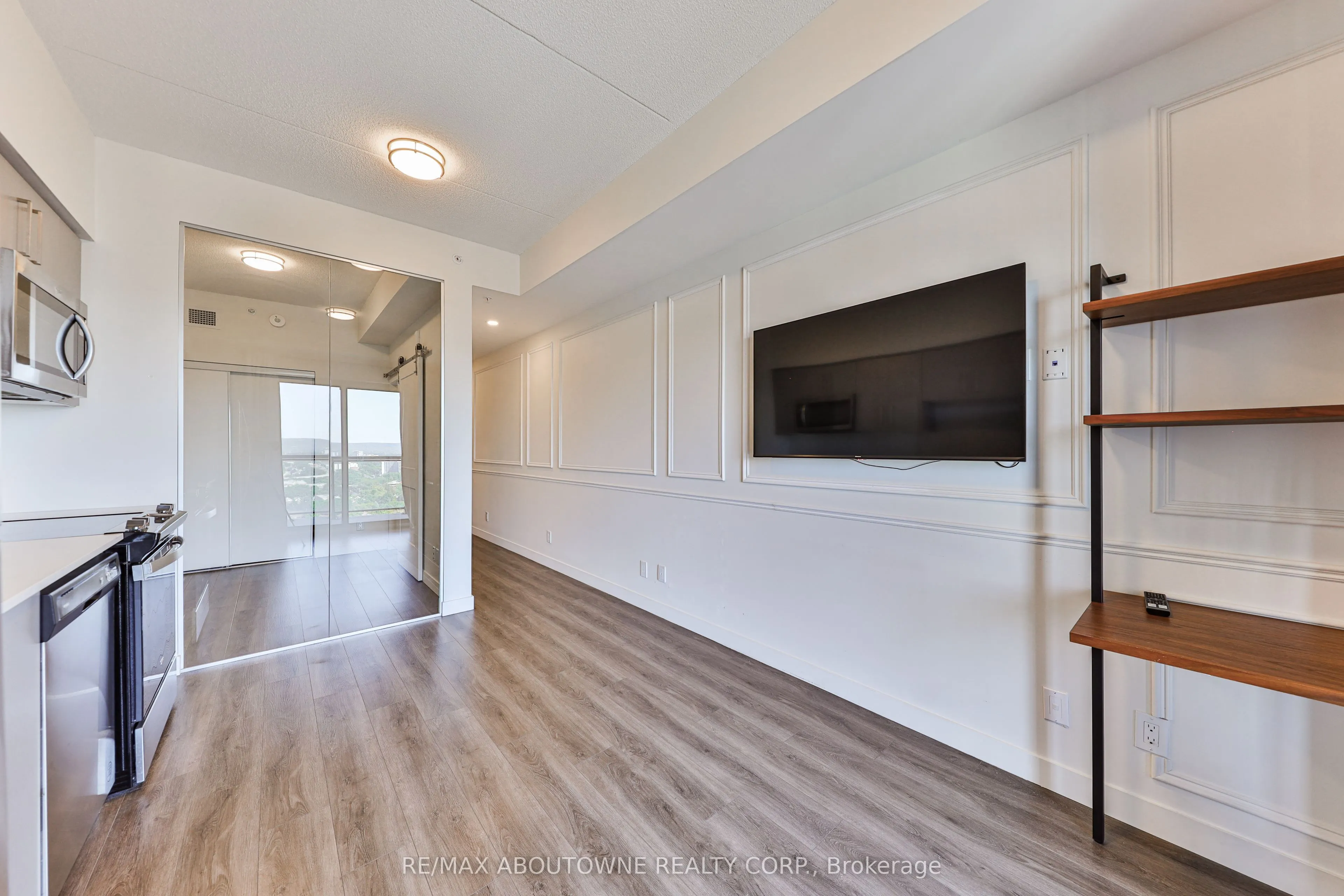 15 QUEEN Street #1806
