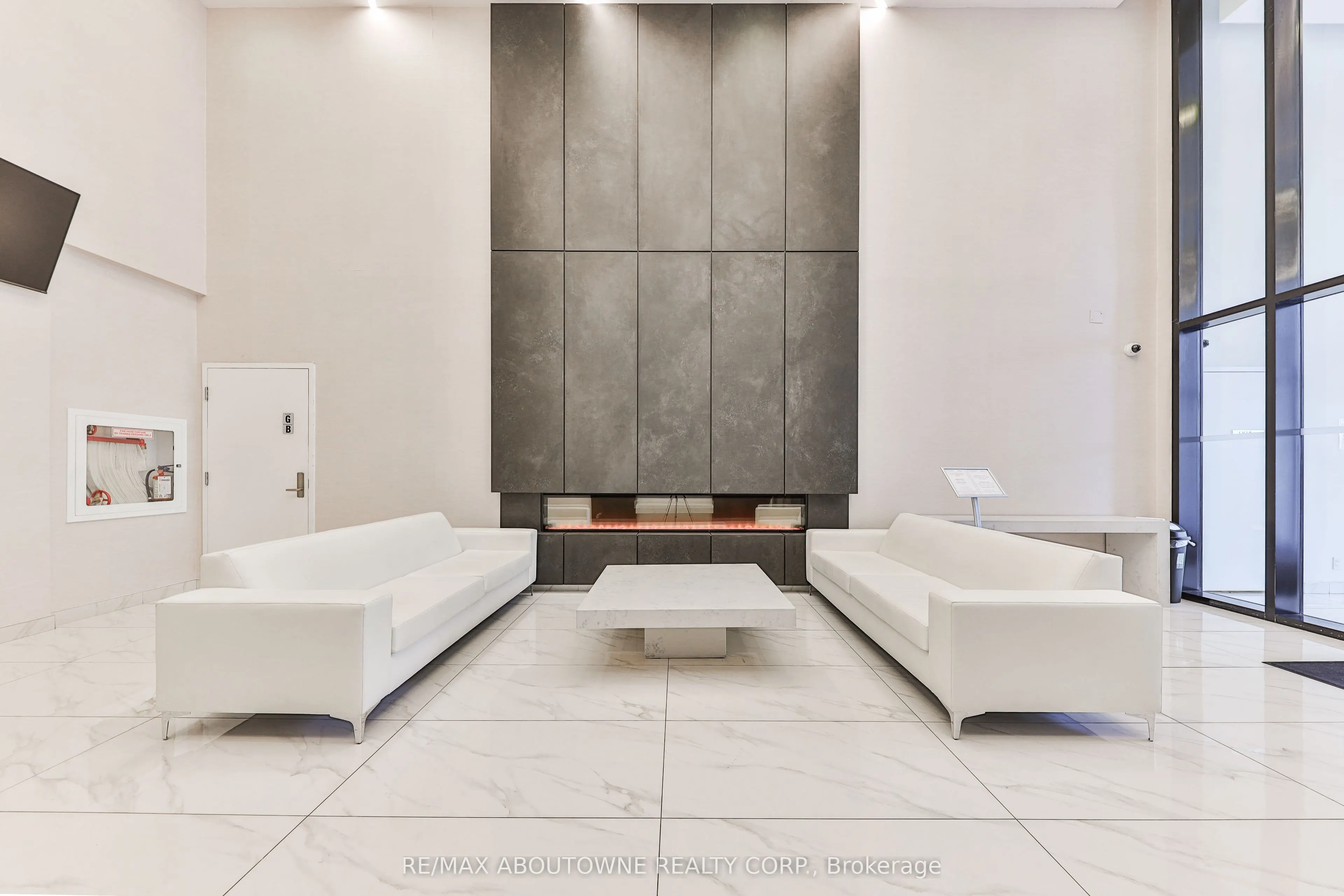15 QUEEN Street #1806