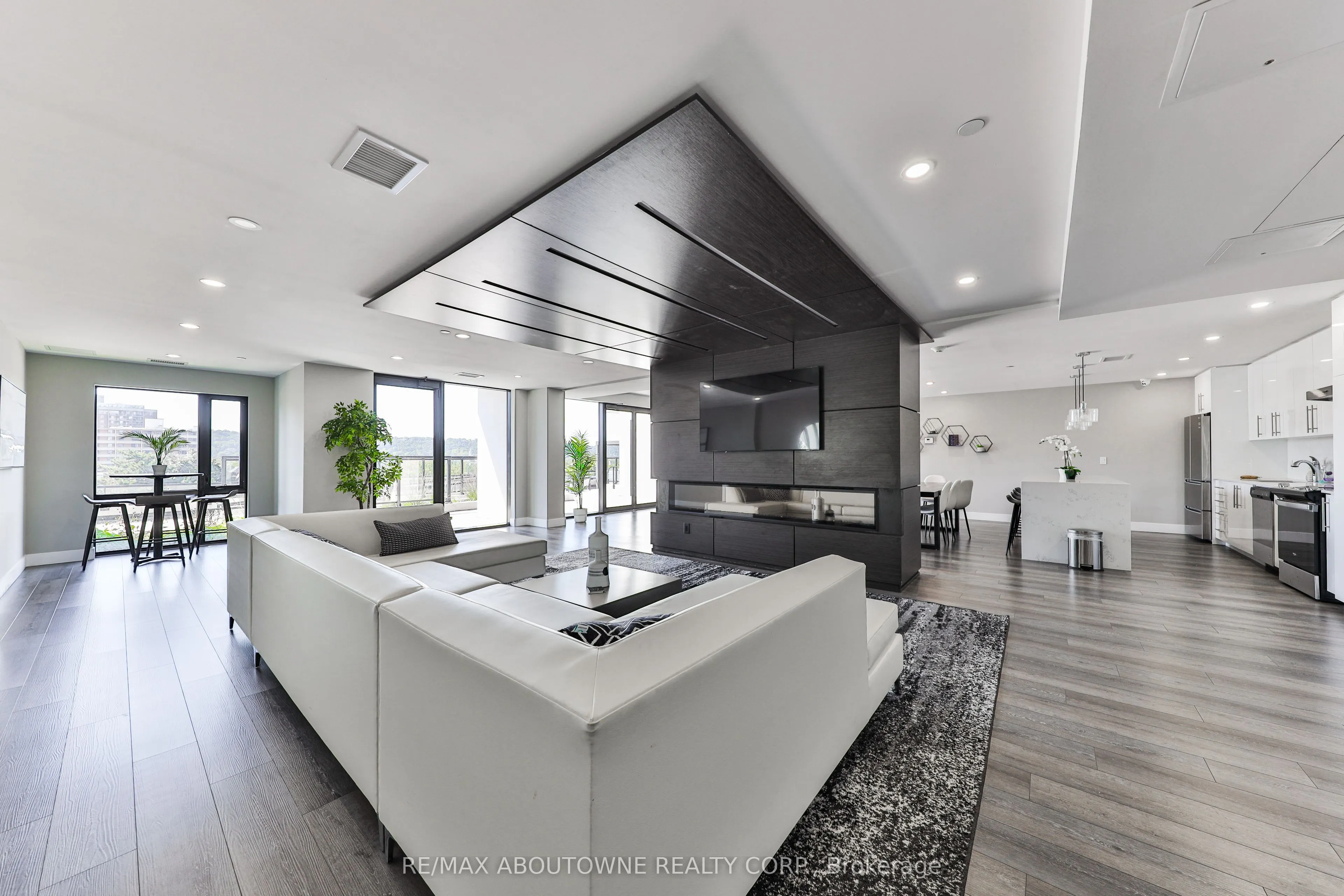 15 QUEEN Street #1806