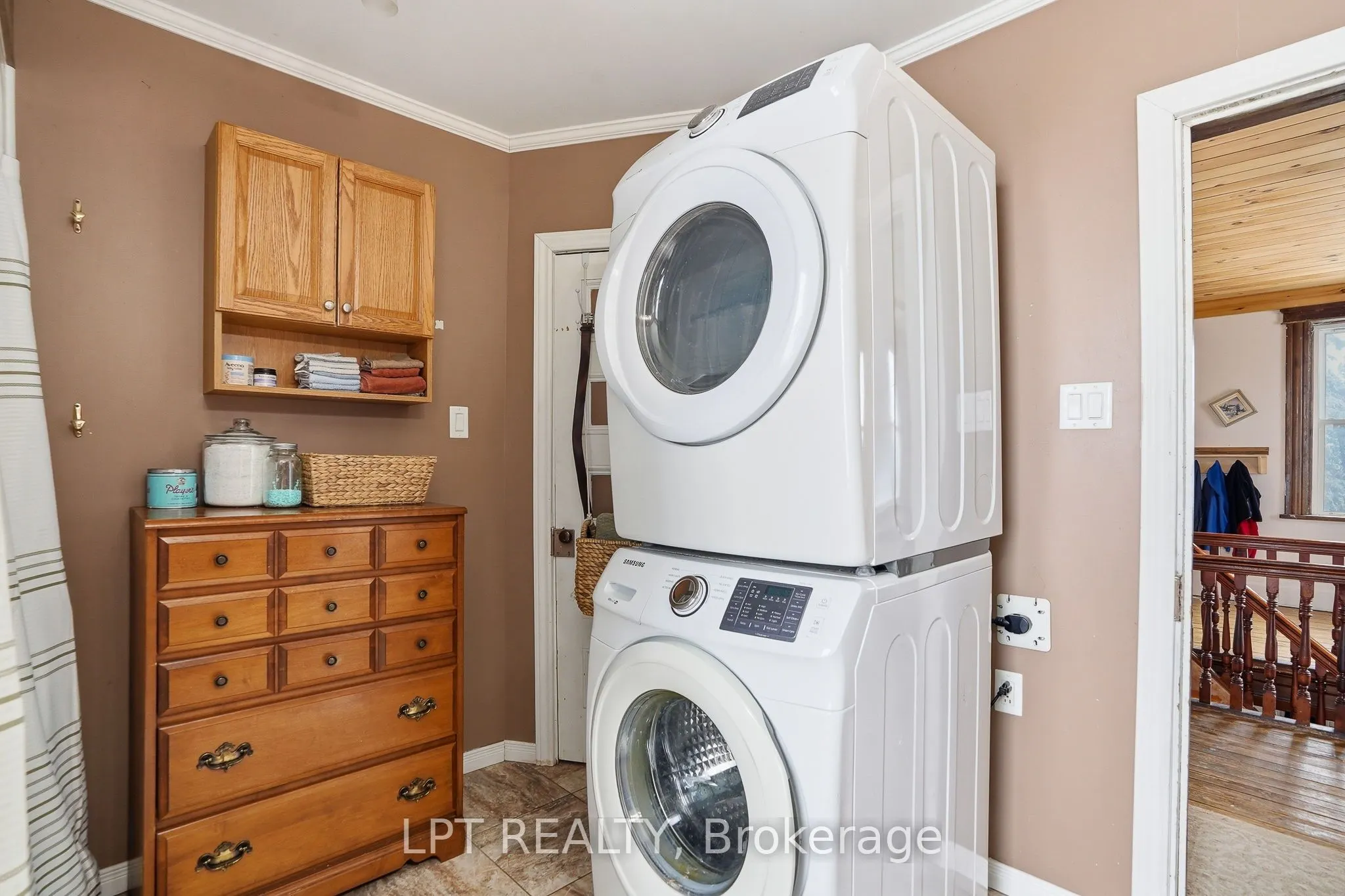21630 Laggan-Glenelg Road