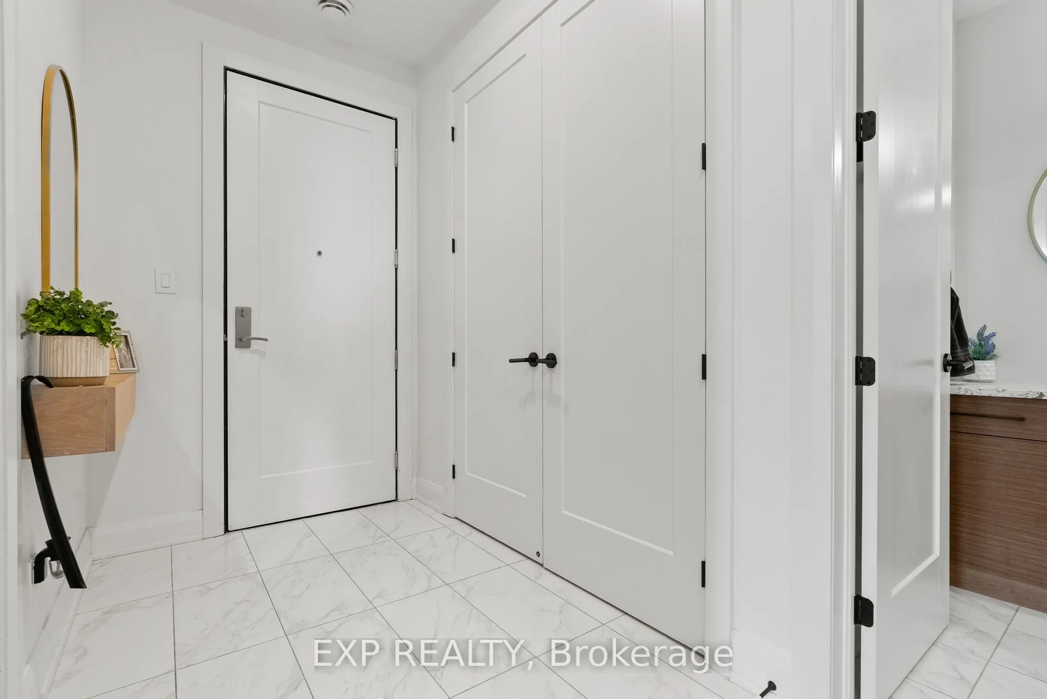 100 Cortile Private #301