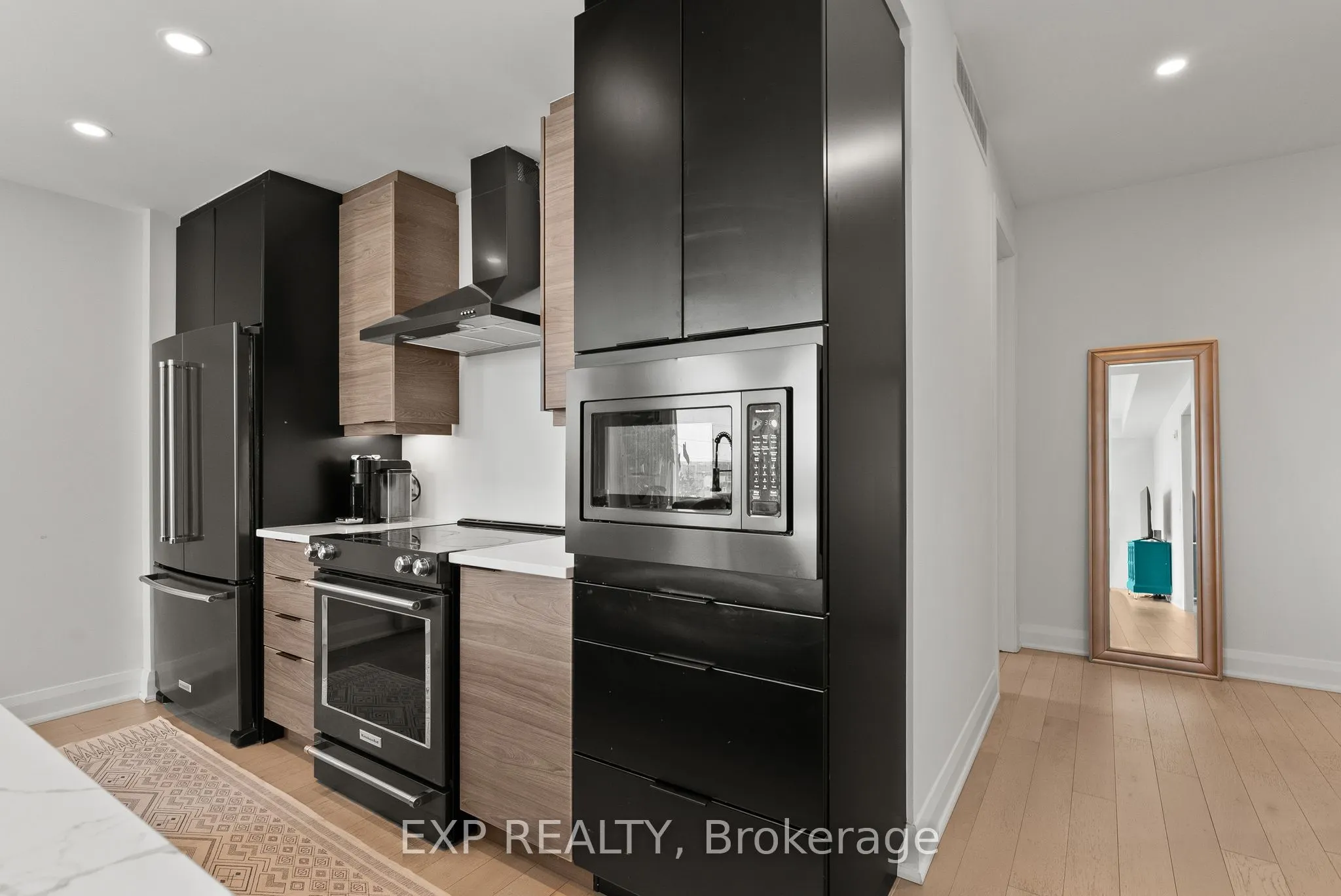 100 Cortile Private #301
