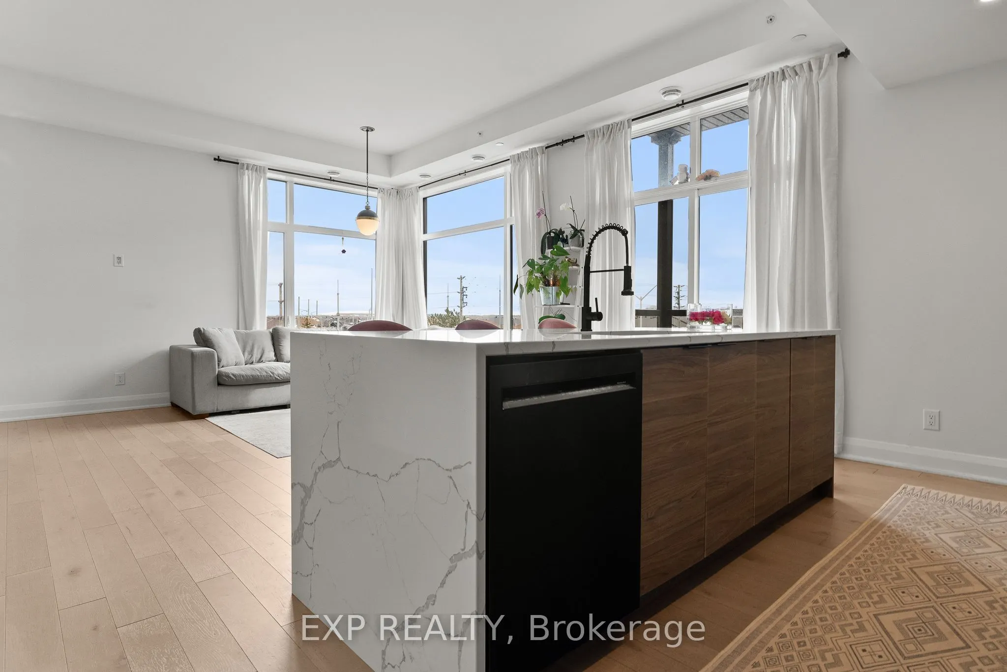 100 Cortile Private #301