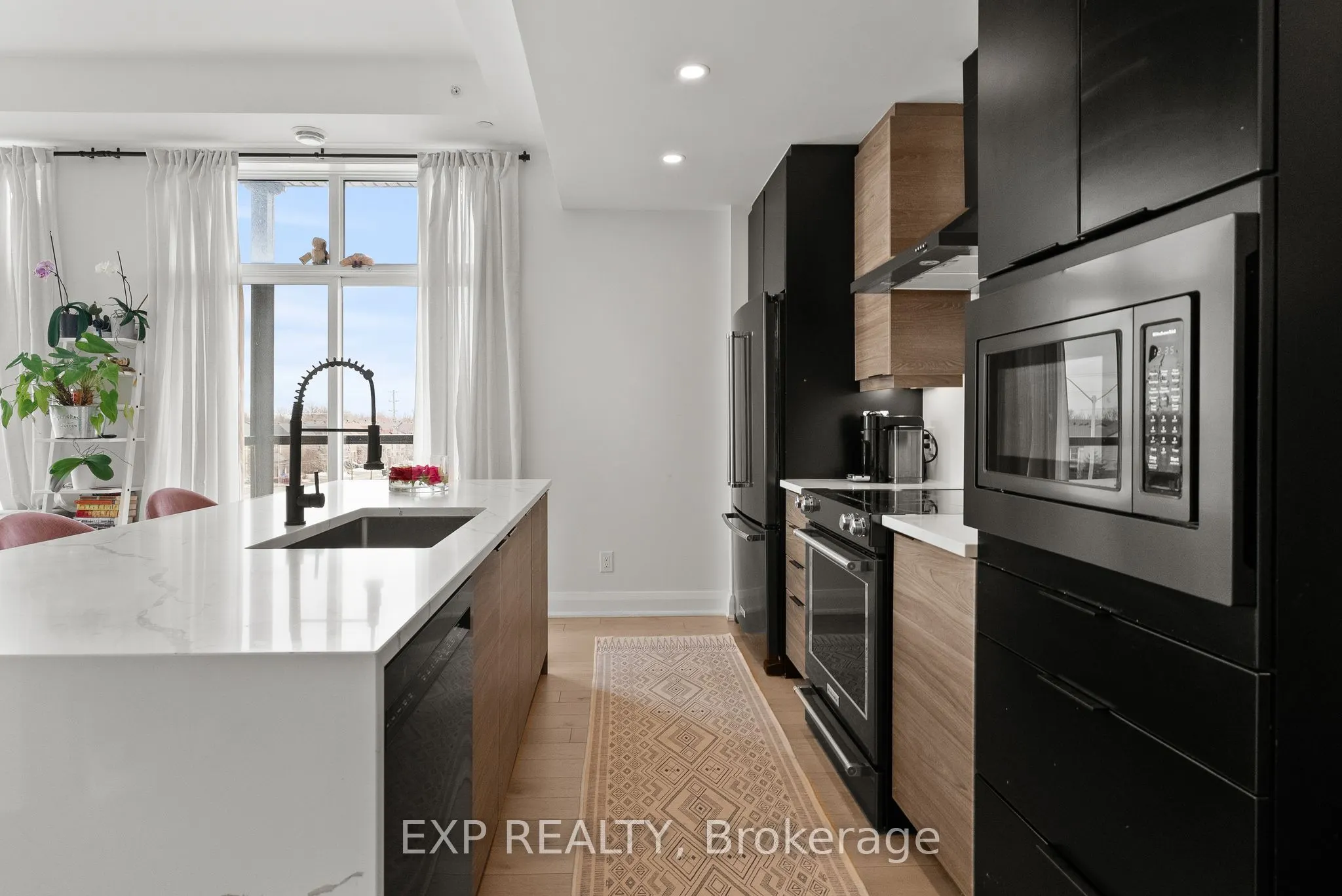 100 Cortile Private #301