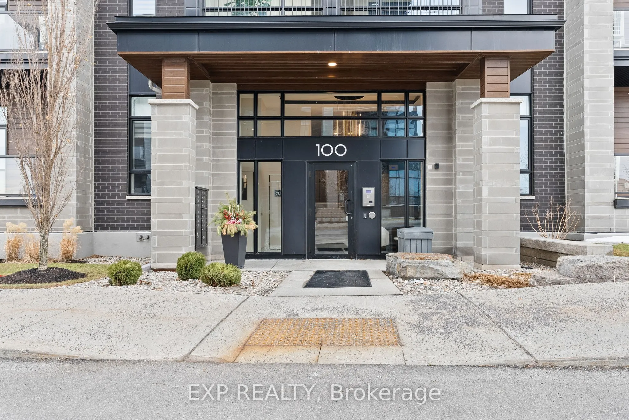 100 Cortile Private #301