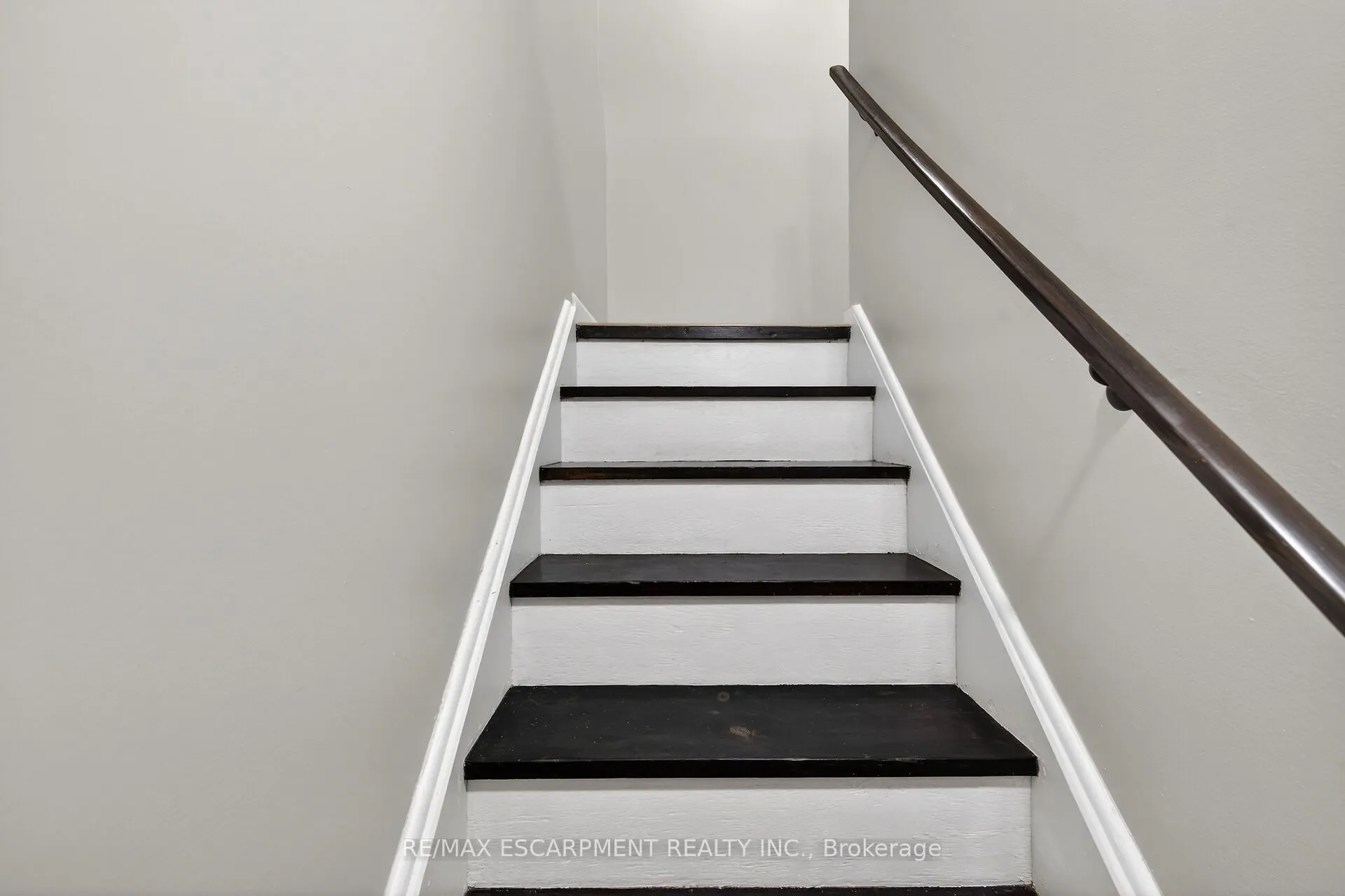 23 Rosedale Court #7