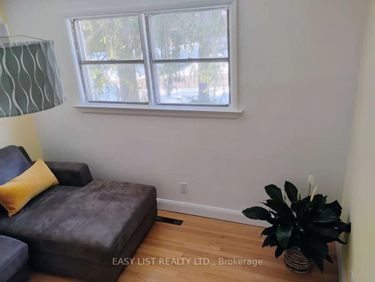 60 Mariposa Avenue