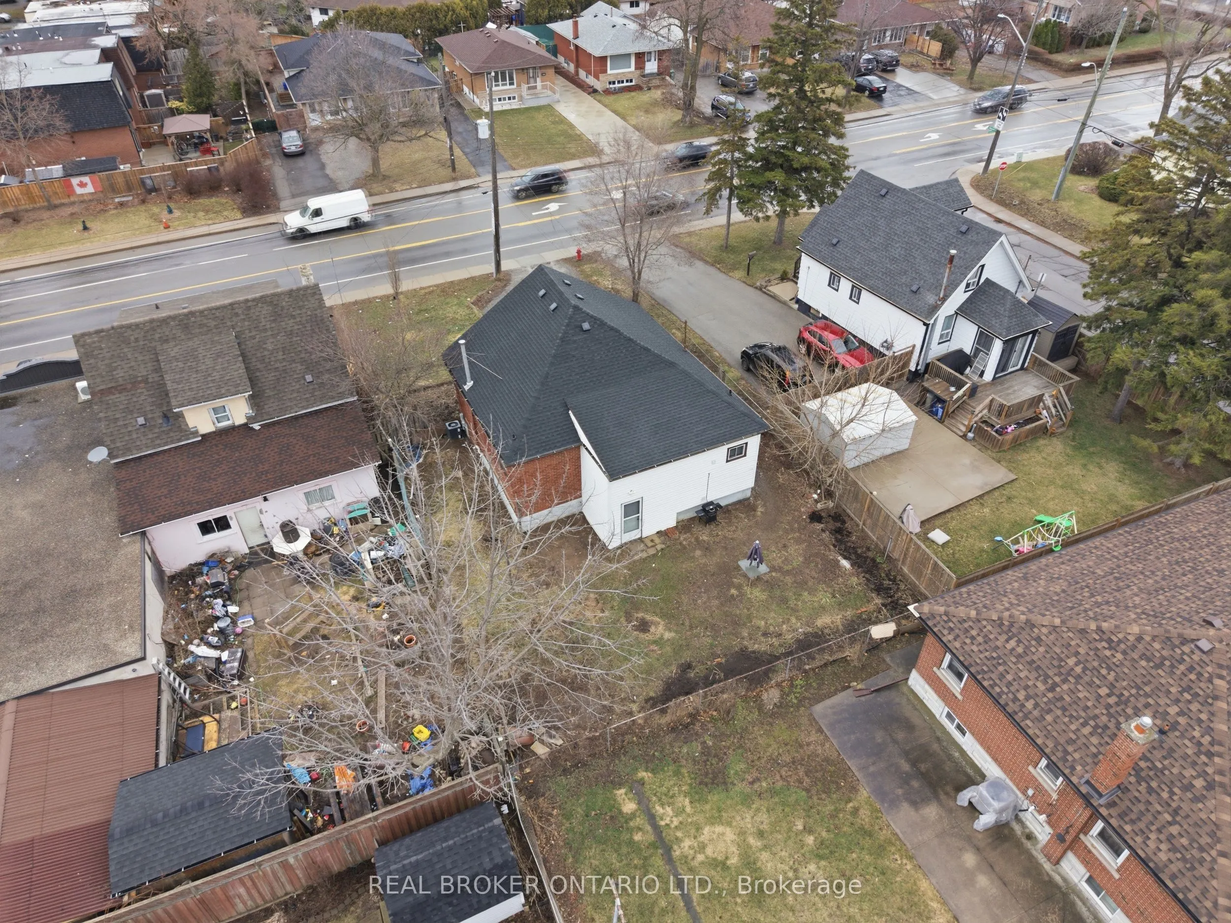 880 LAWRENCE Road