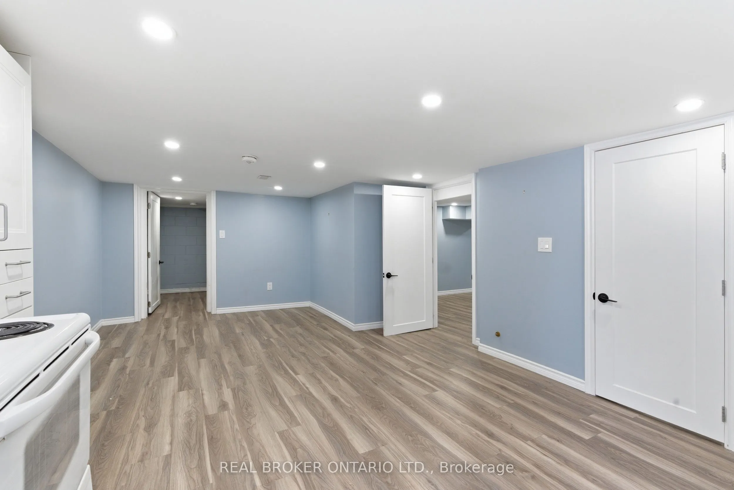 880 LAWRENCE Road