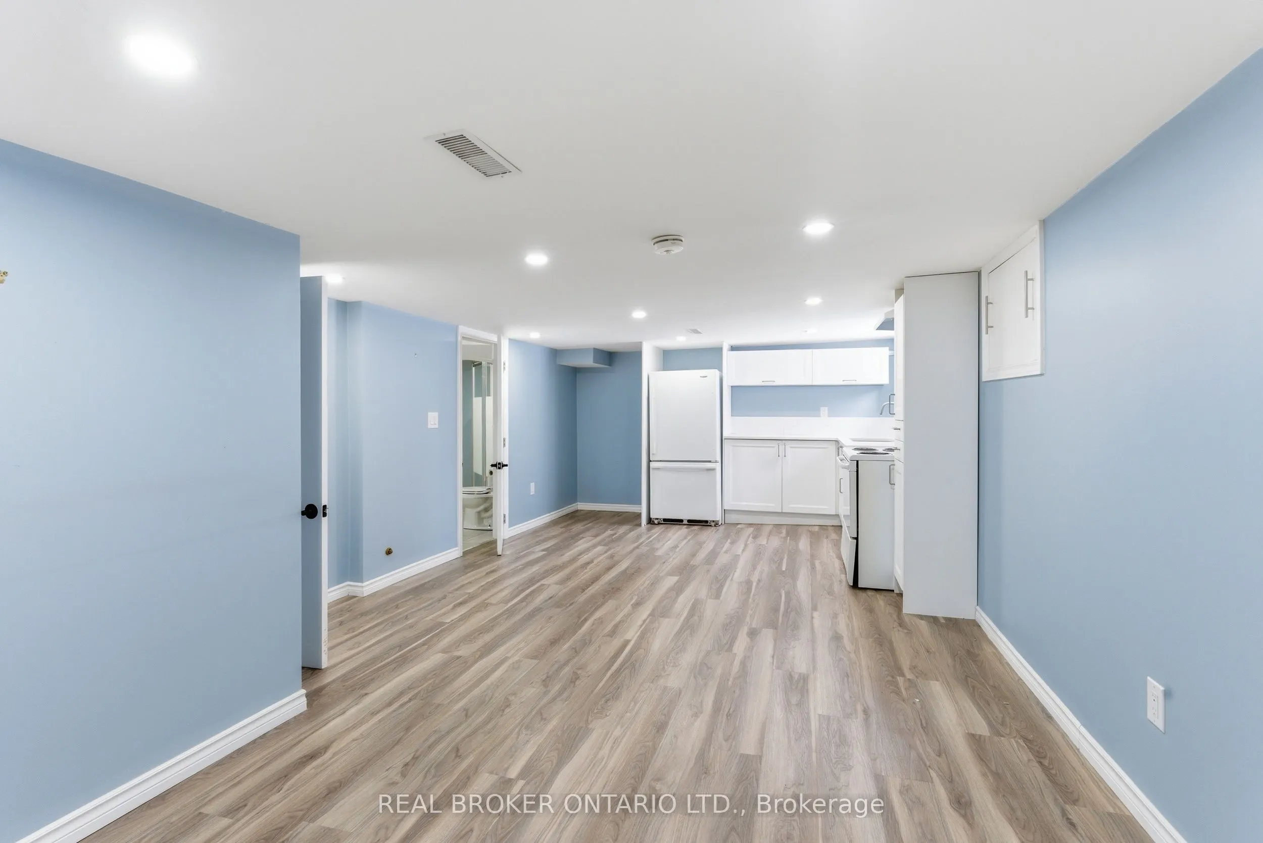 880 LAWRENCE Road