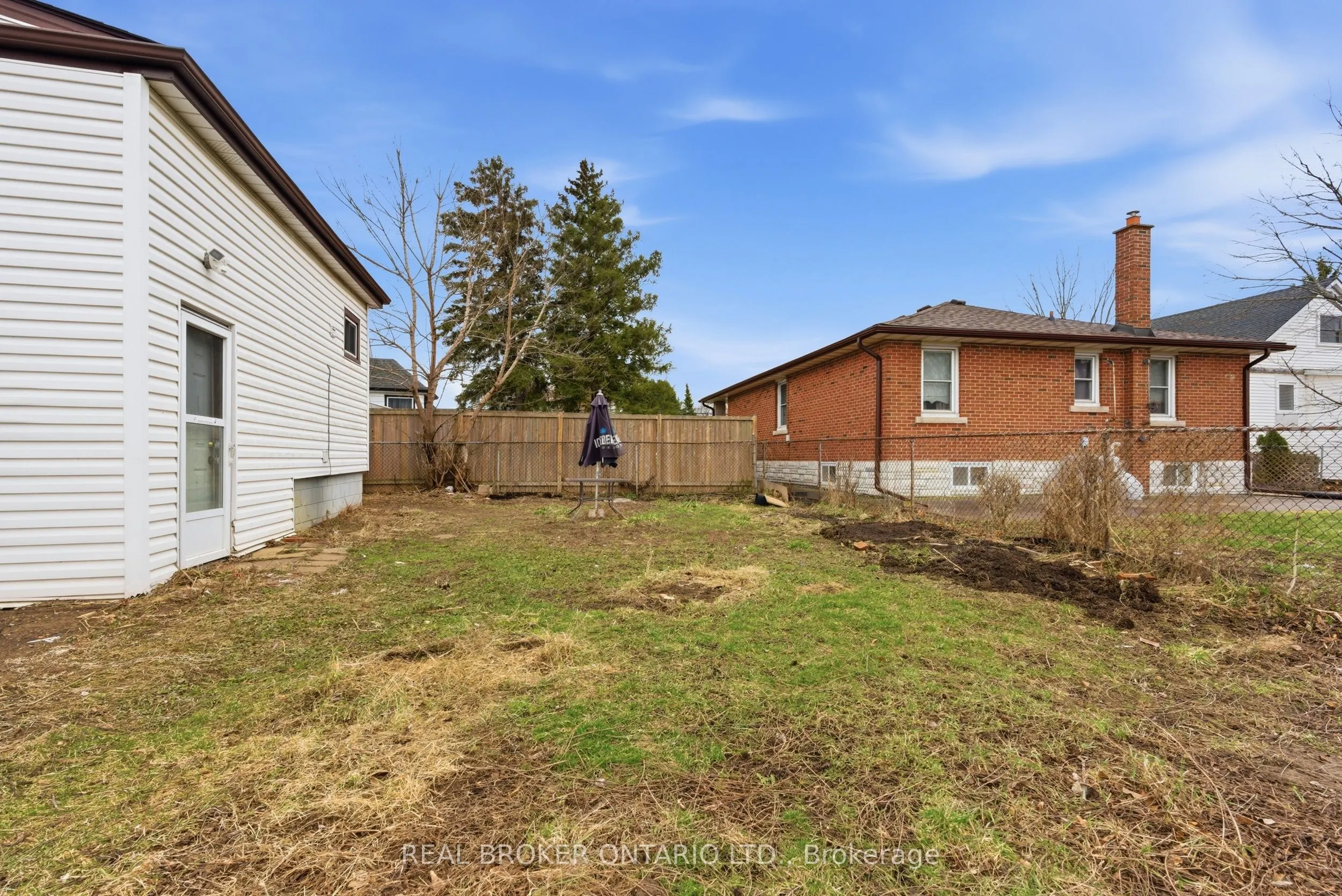 880 LAWRENCE Road