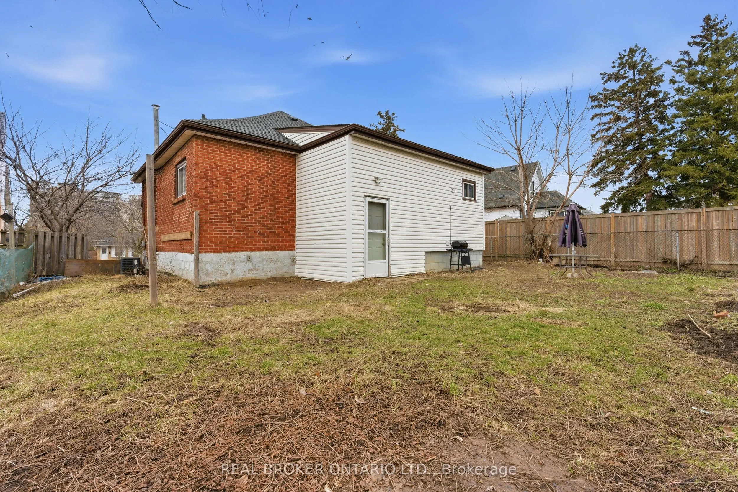 880 LAWRENCE Road