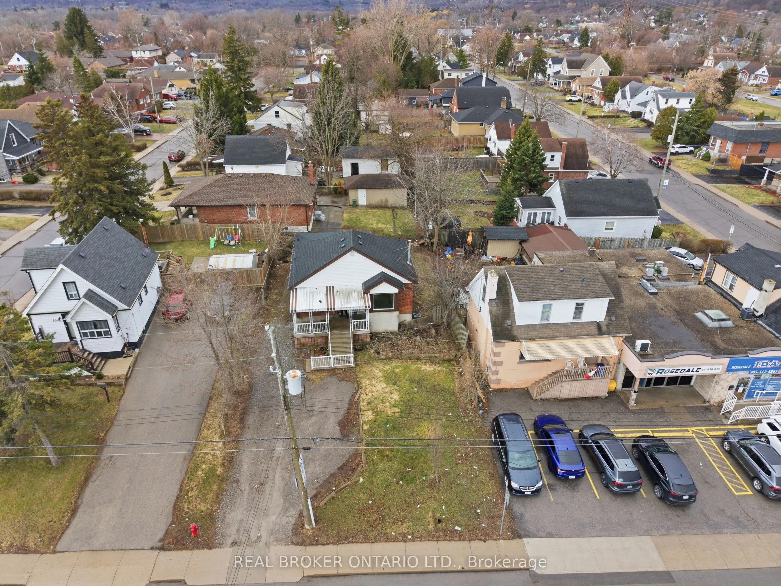 880 LAWRENCE Road
