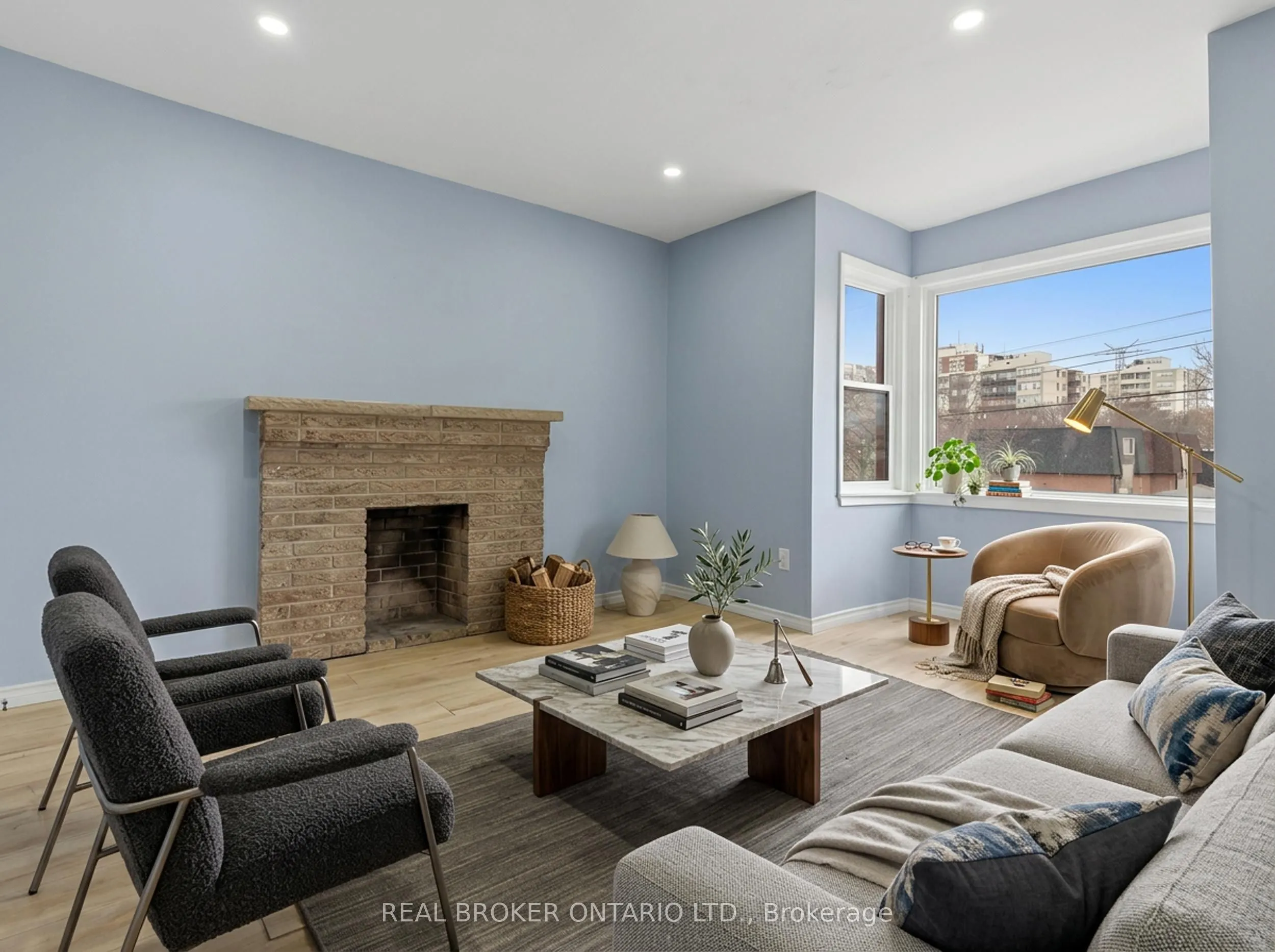 880 LAWRENCE Road
