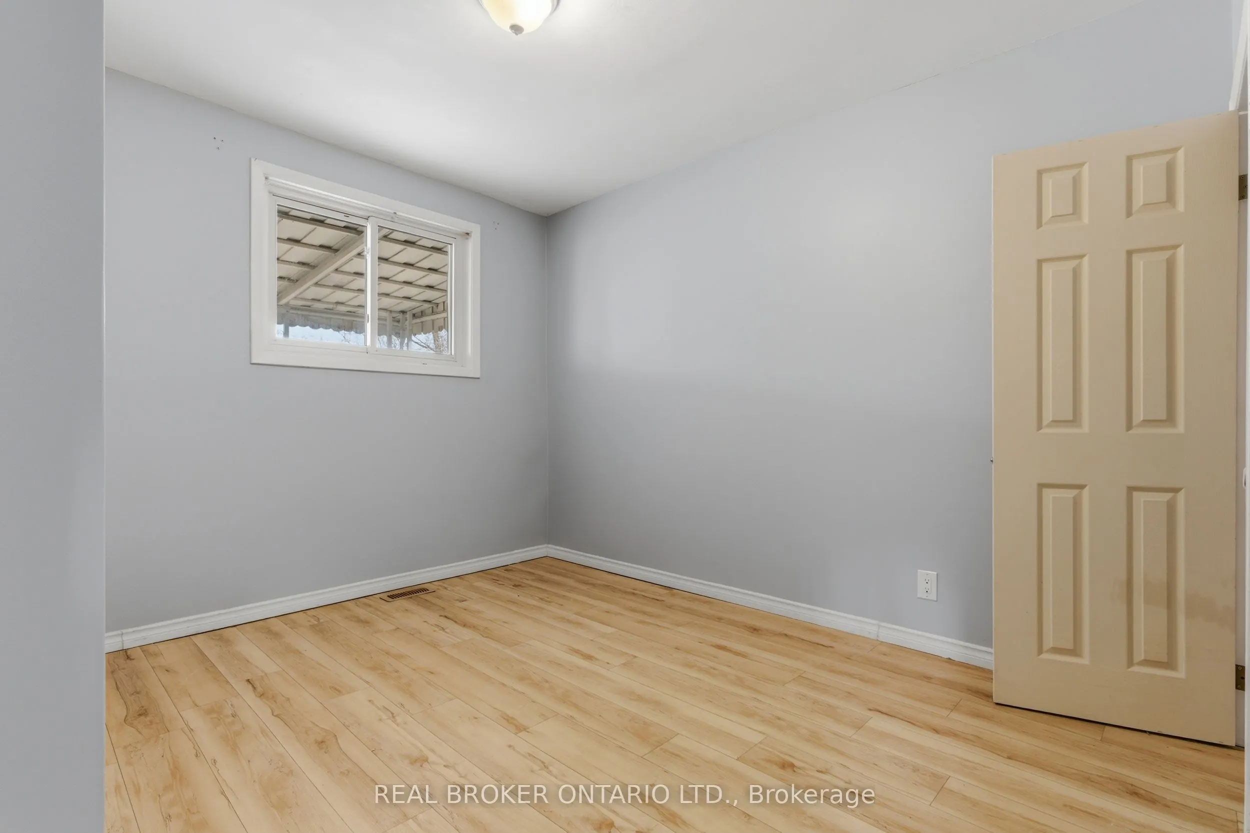 880 LAWRENCE Road