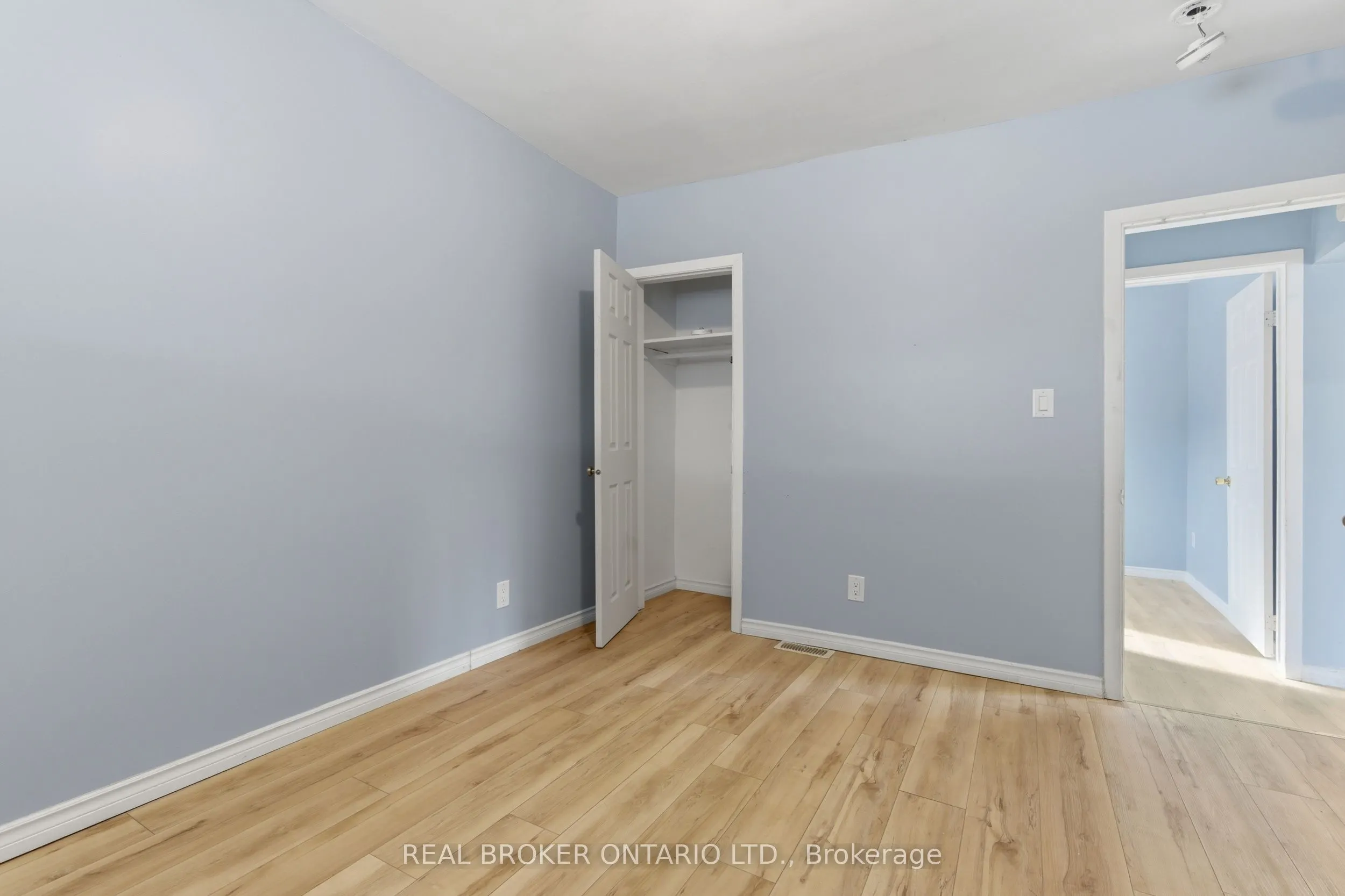 880 LAWRENCE Road