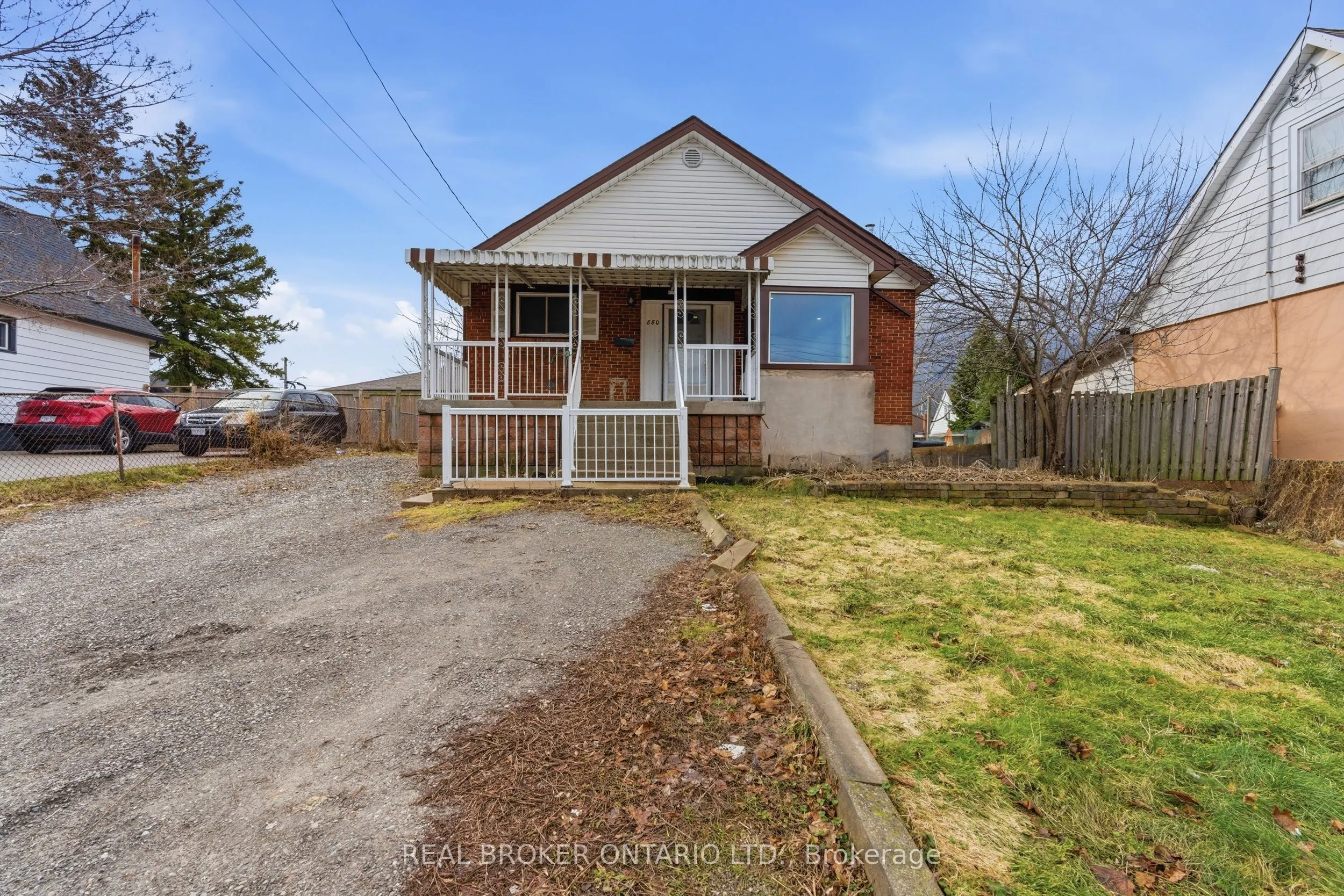 880 LAWRENCE Road