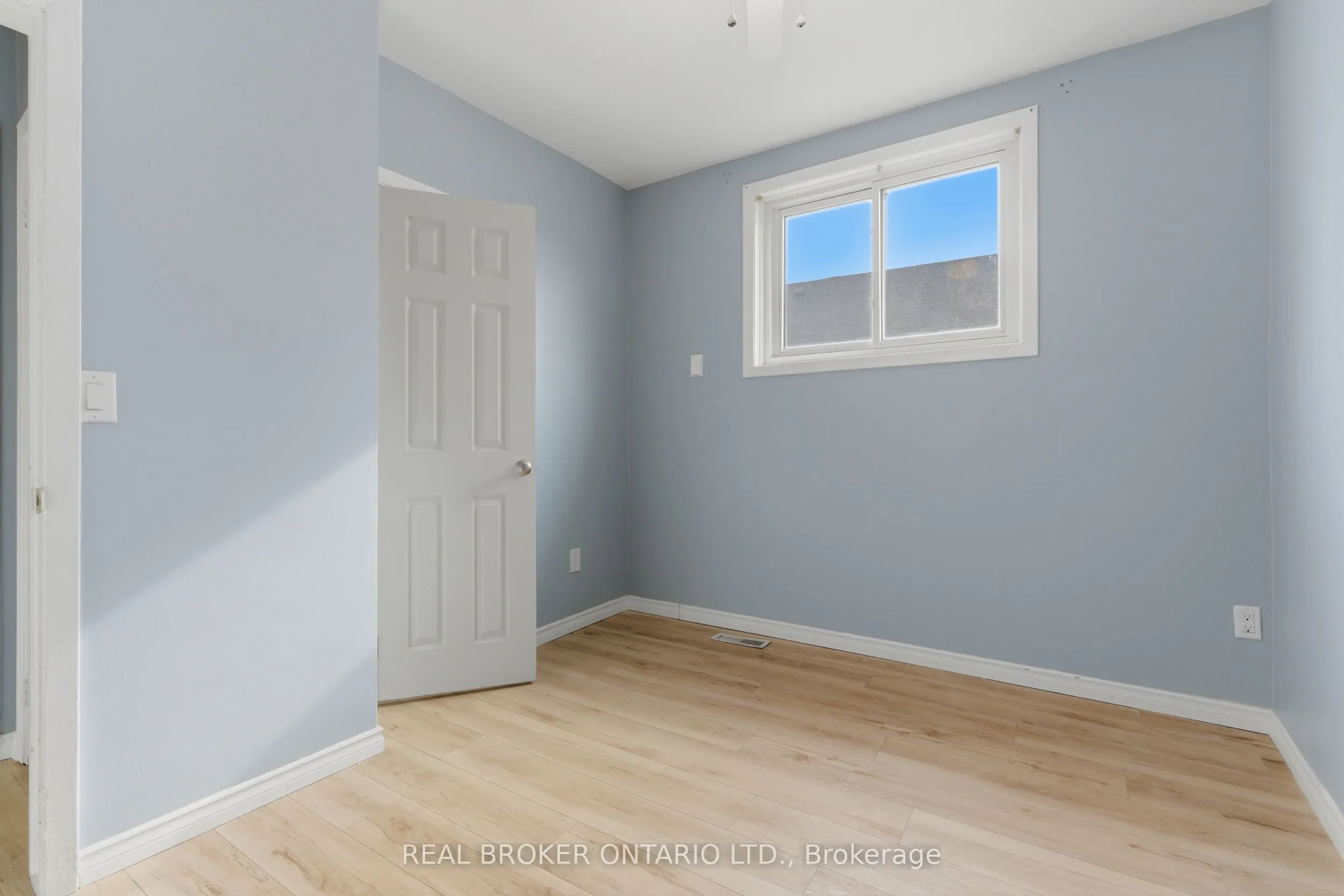 880 LAWRENCE Road