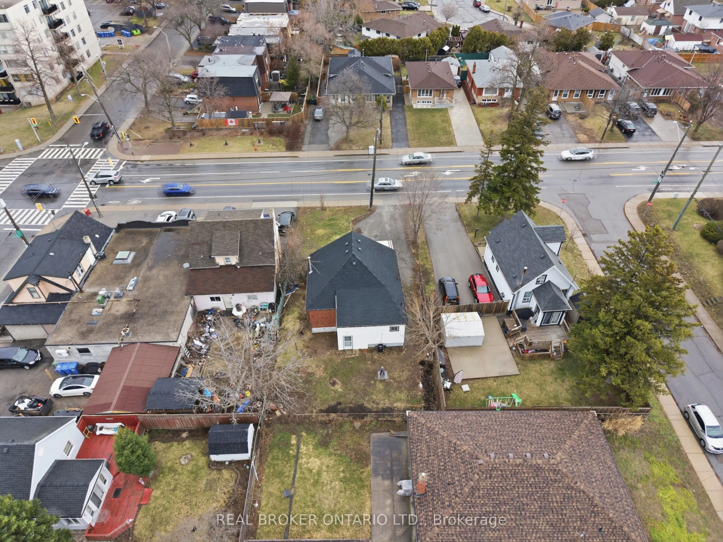880 LAWRENCE Road