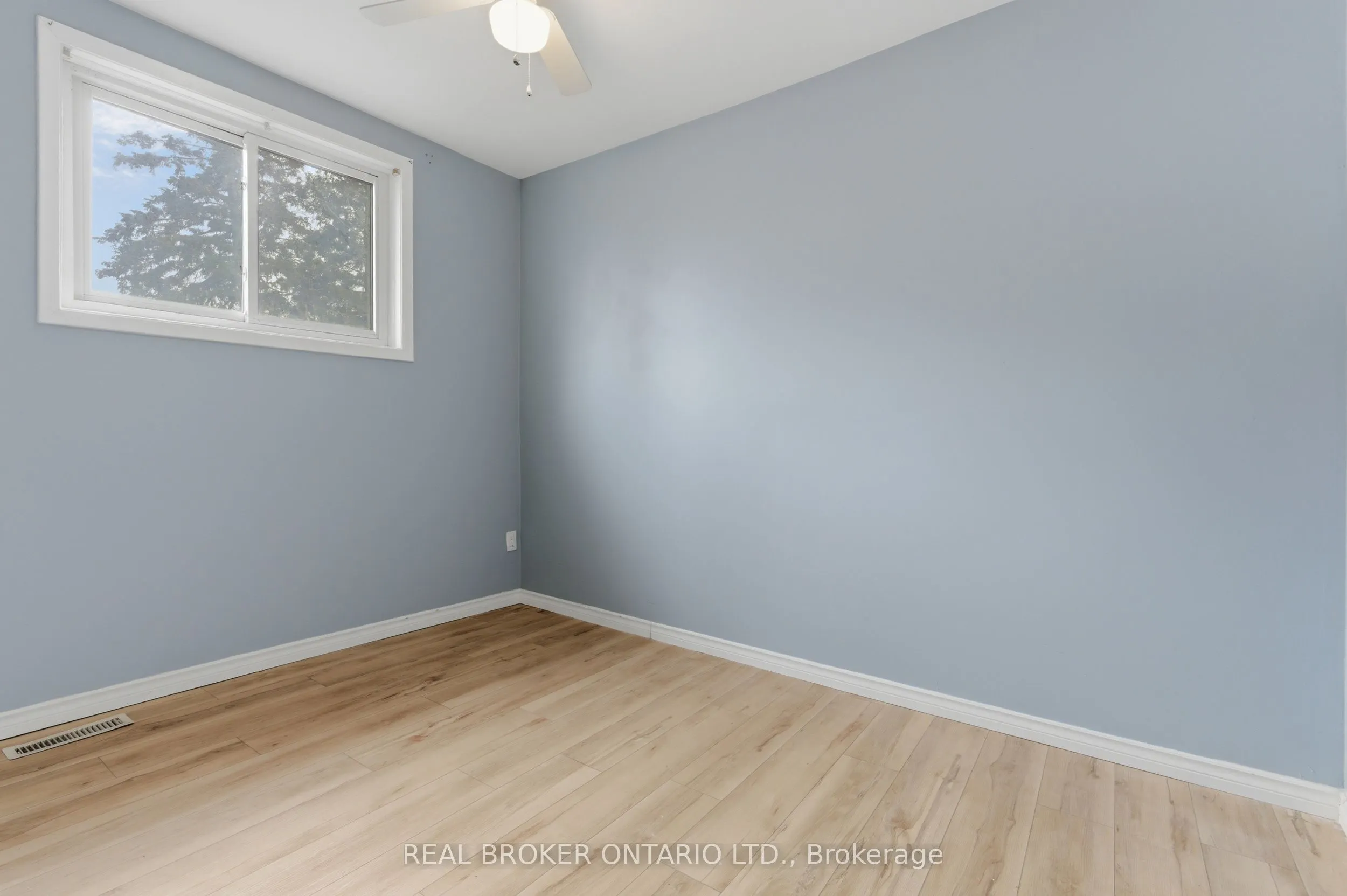 880 LAWRENCE Road
