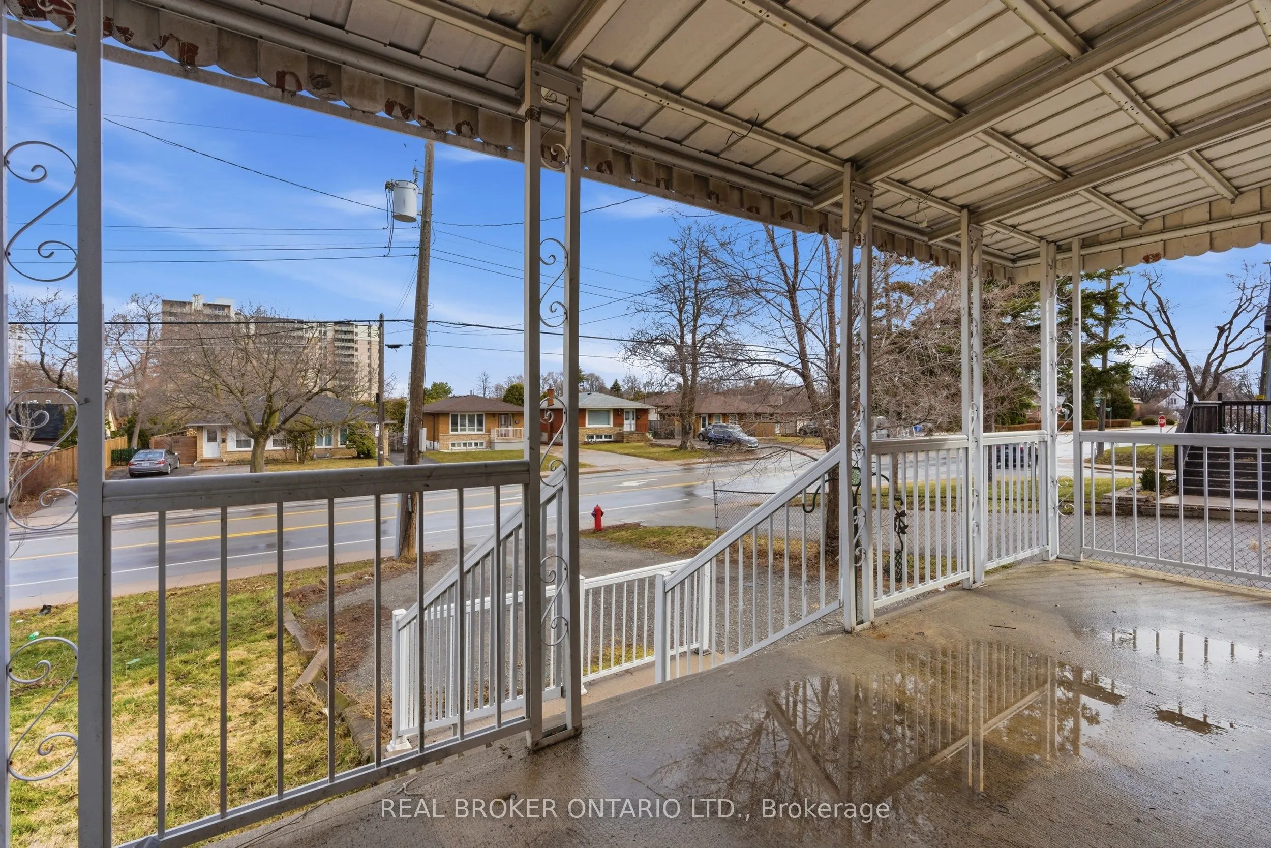 880 LAWRENCE Road