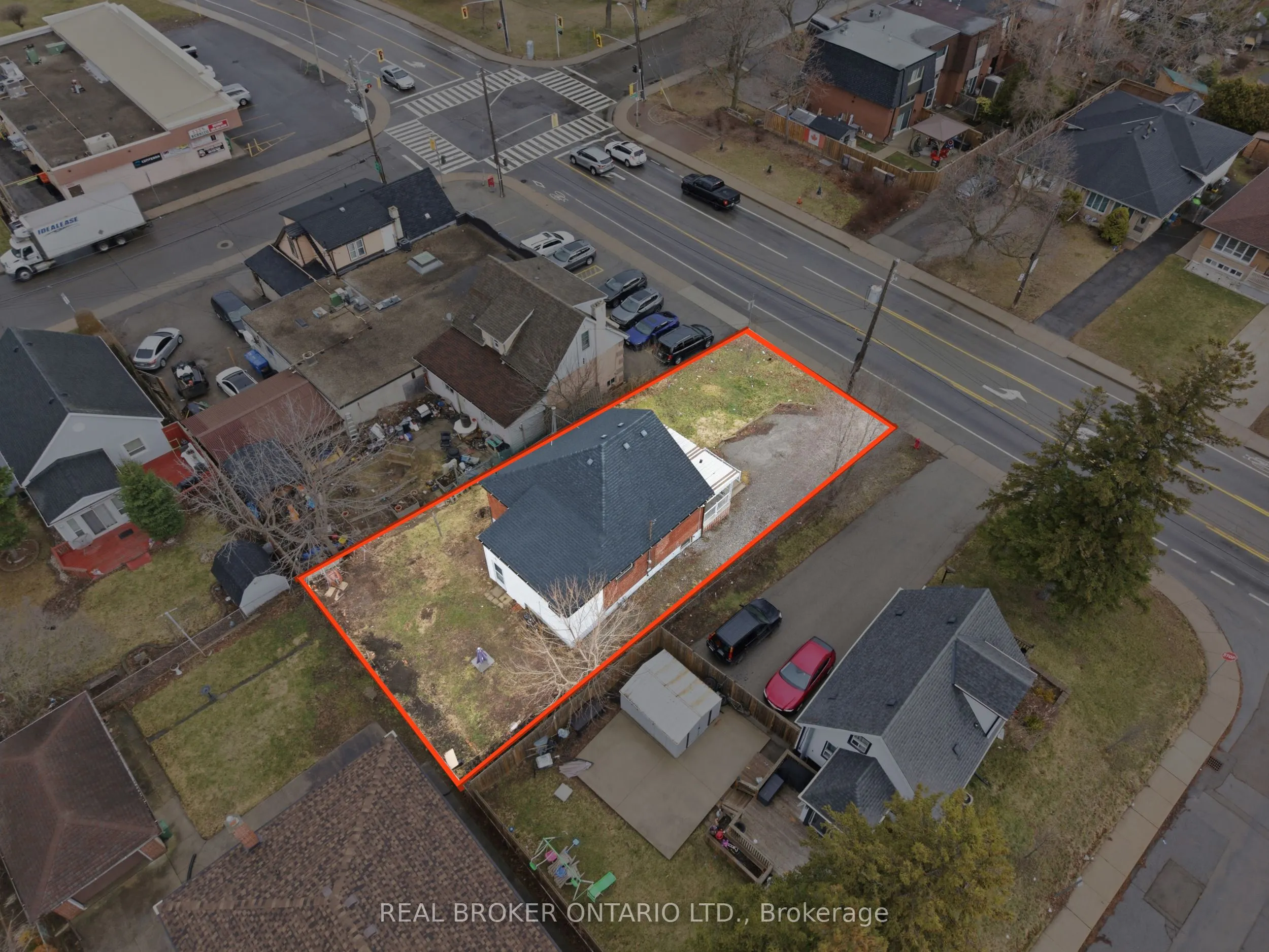 880 LAWRENCE Road