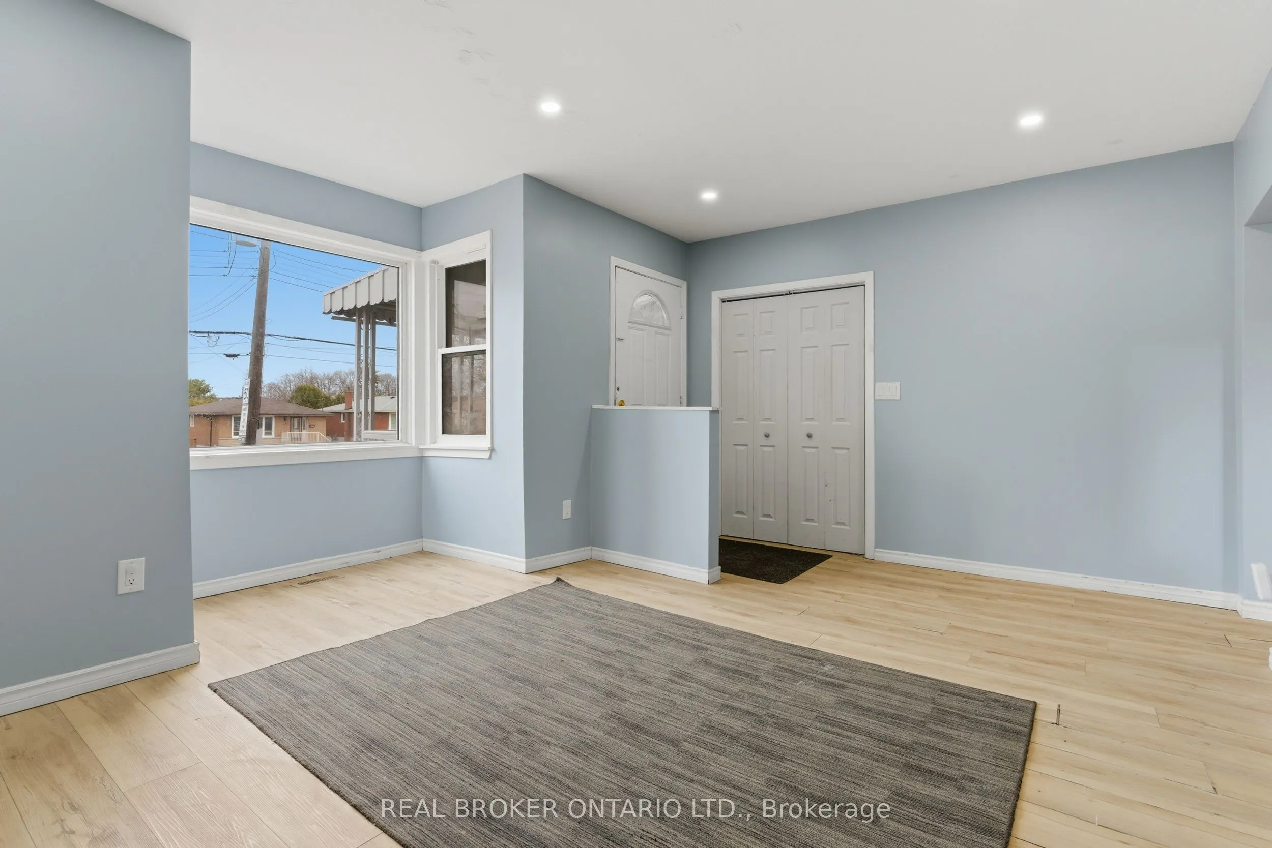 880 LAWRENCE Road