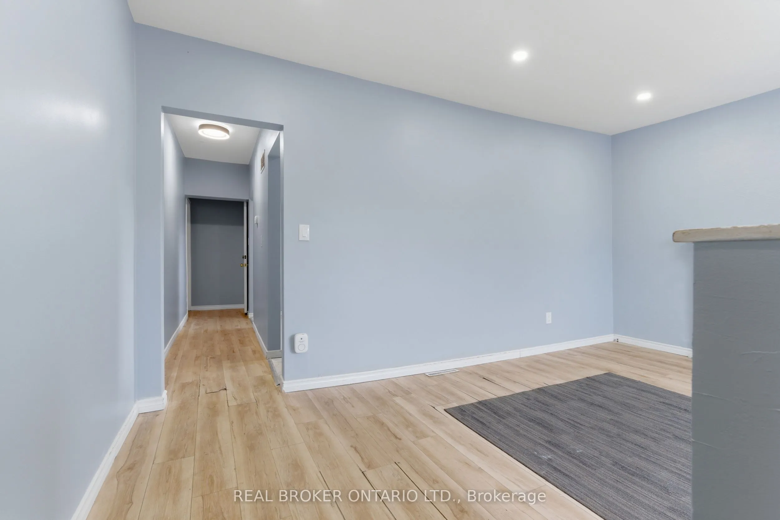 880 LAWRENCE Road