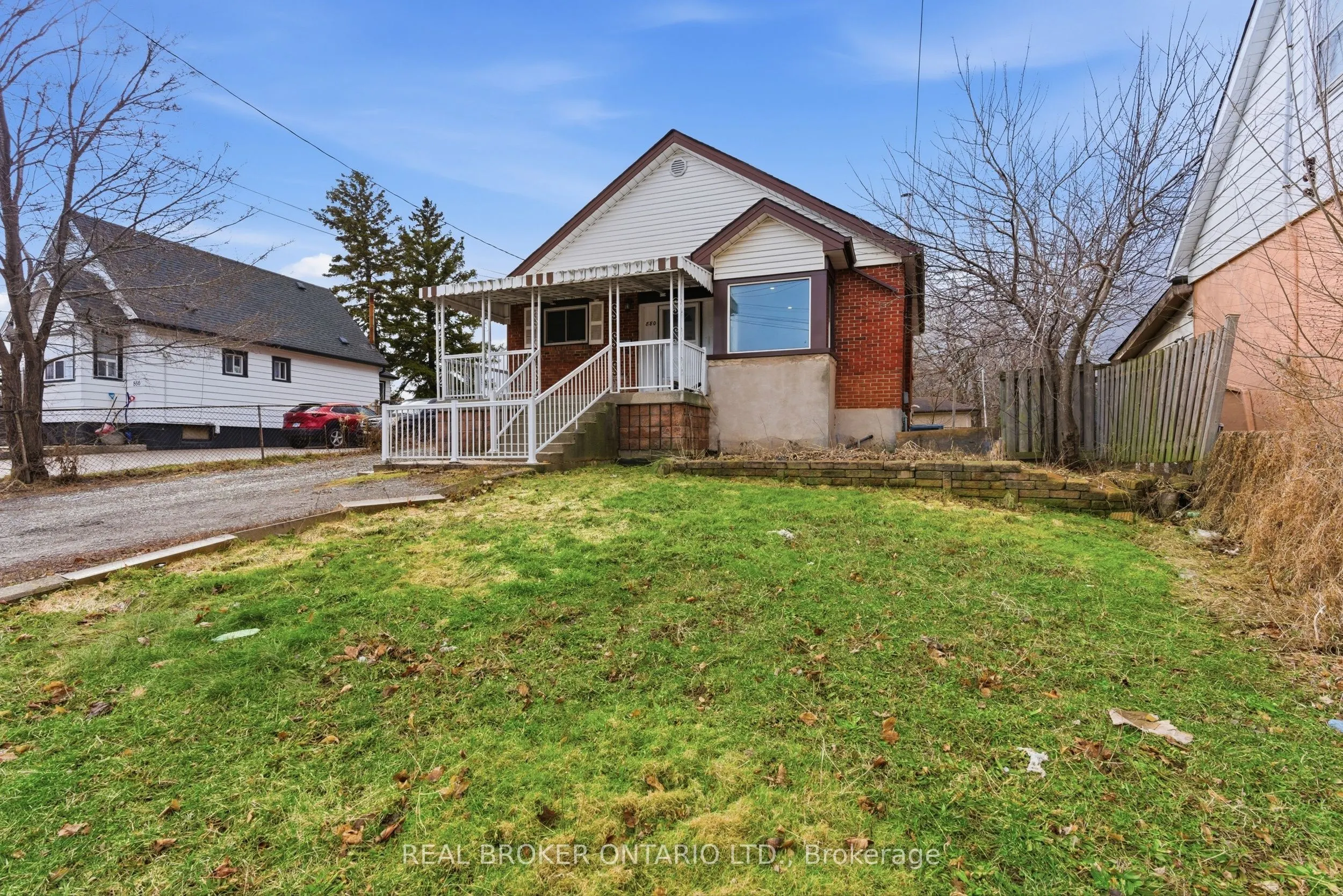 880 LAWRENCE Road