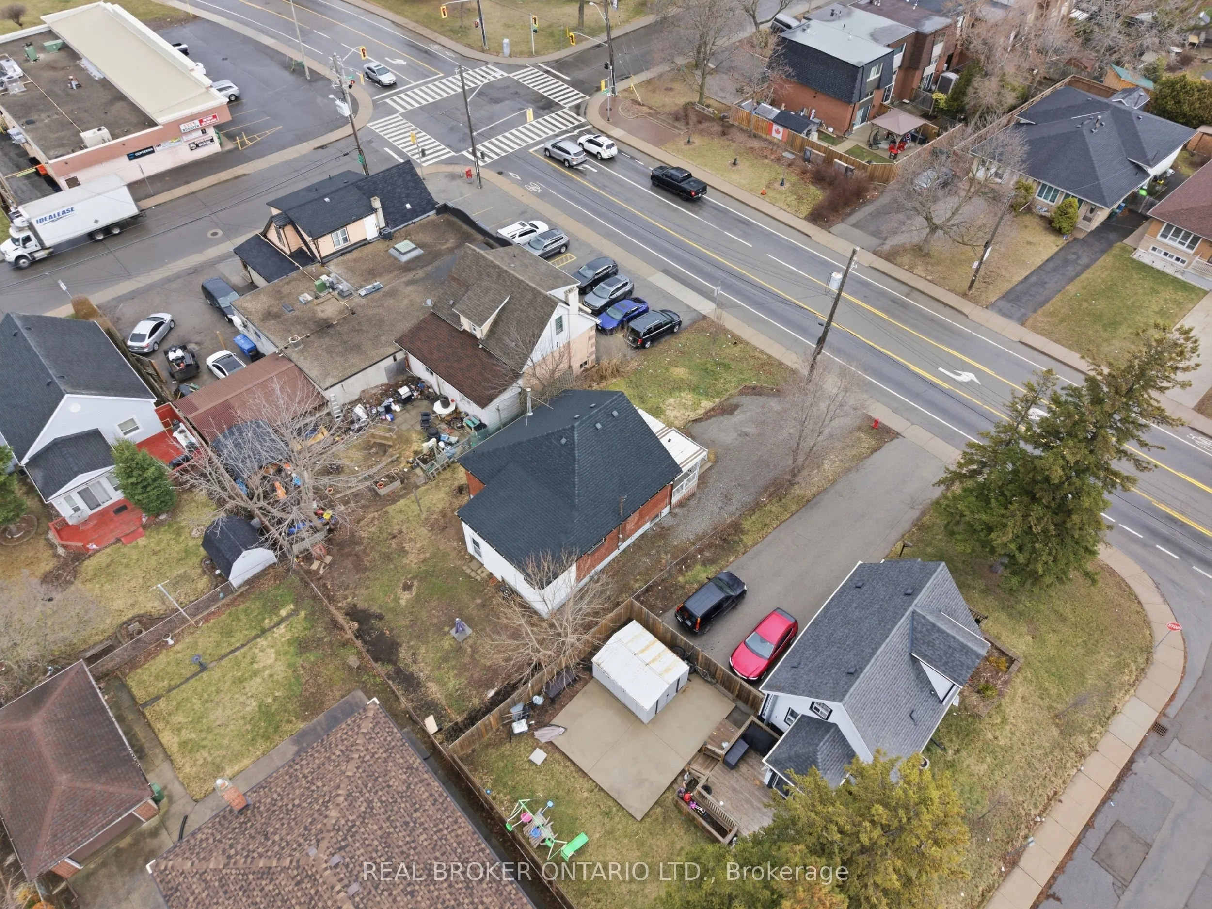 880 LAWRENCE Road