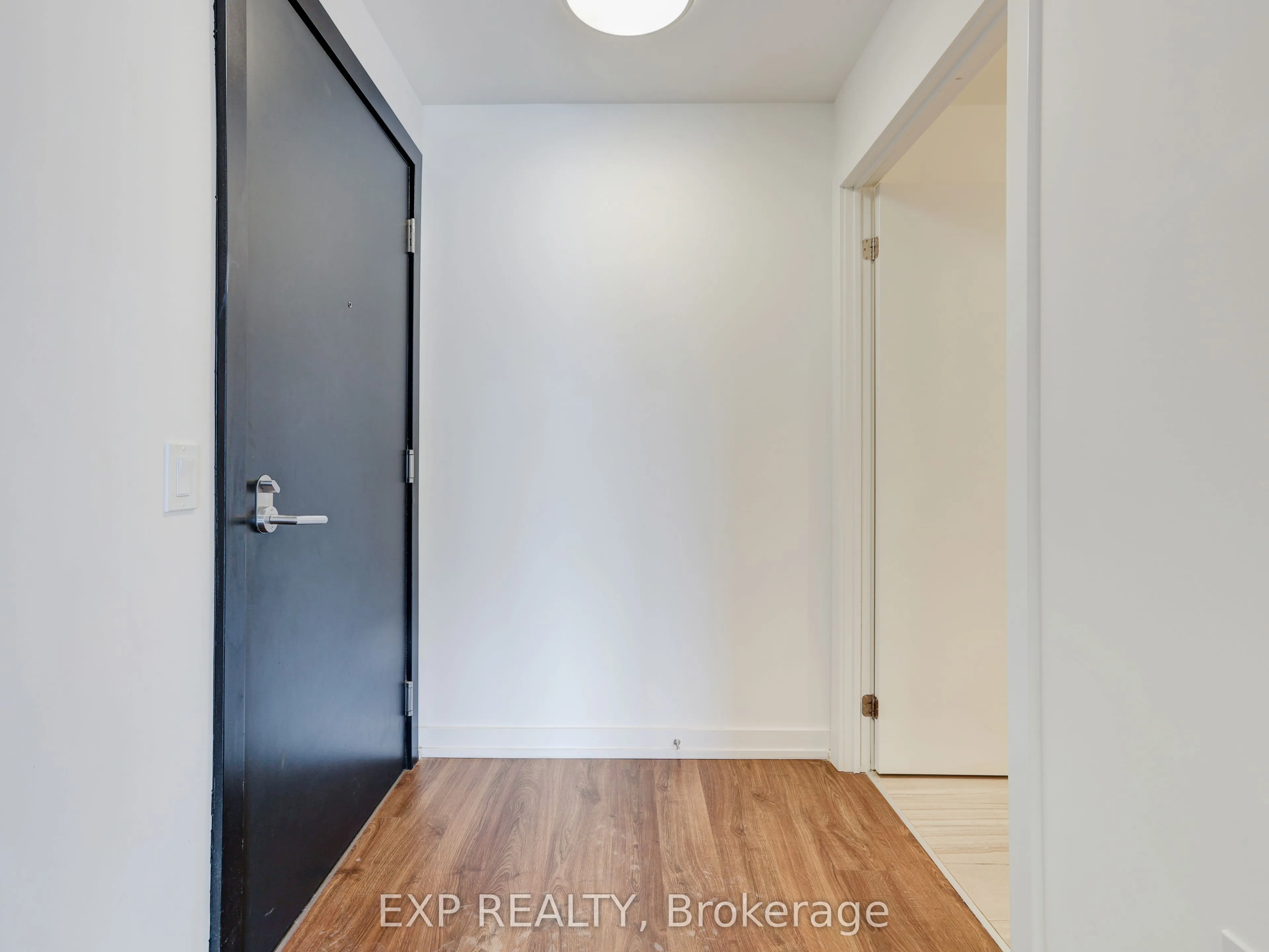 15 Wellington Street S #708