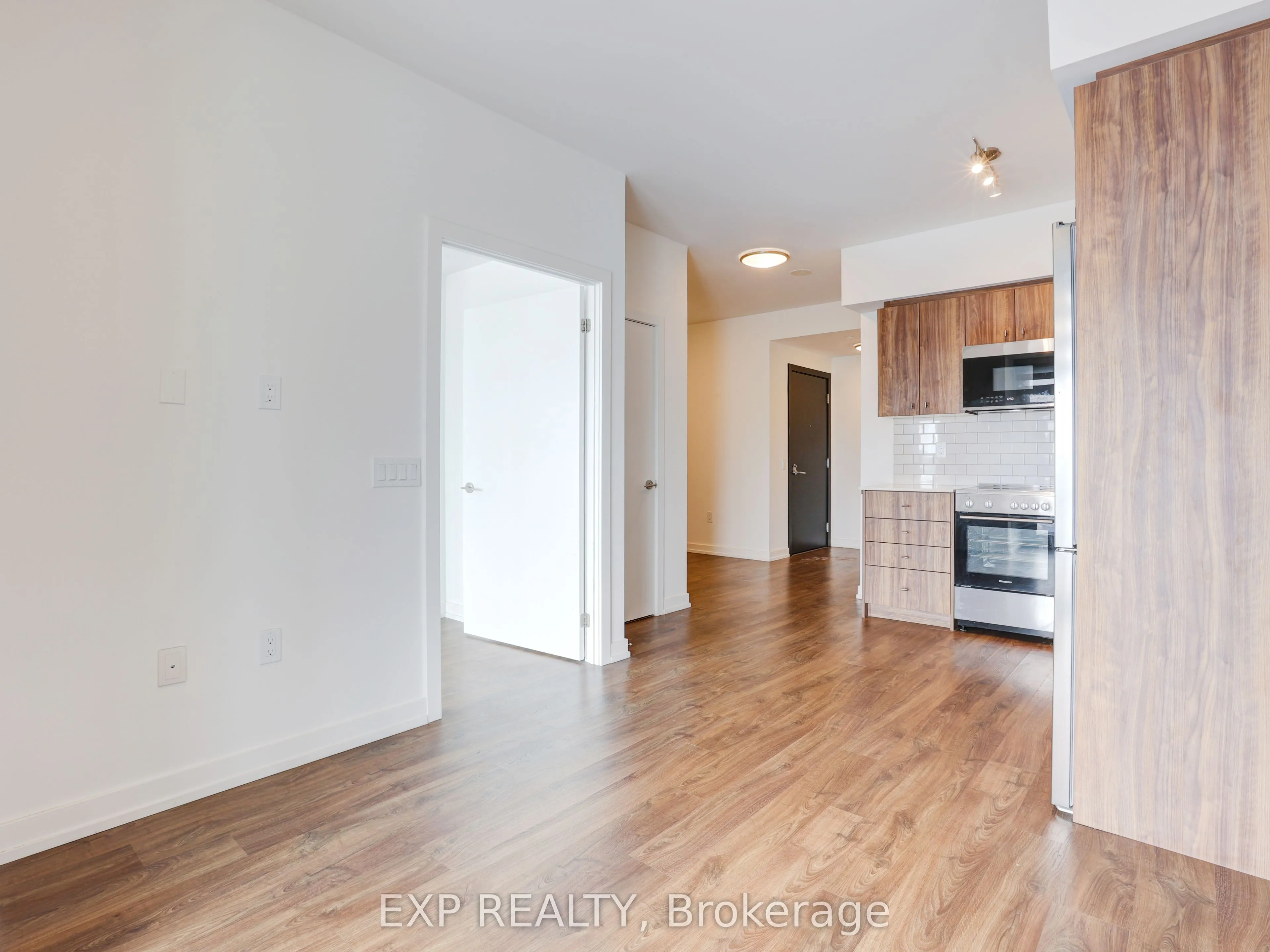 15 Wellington Street S #708