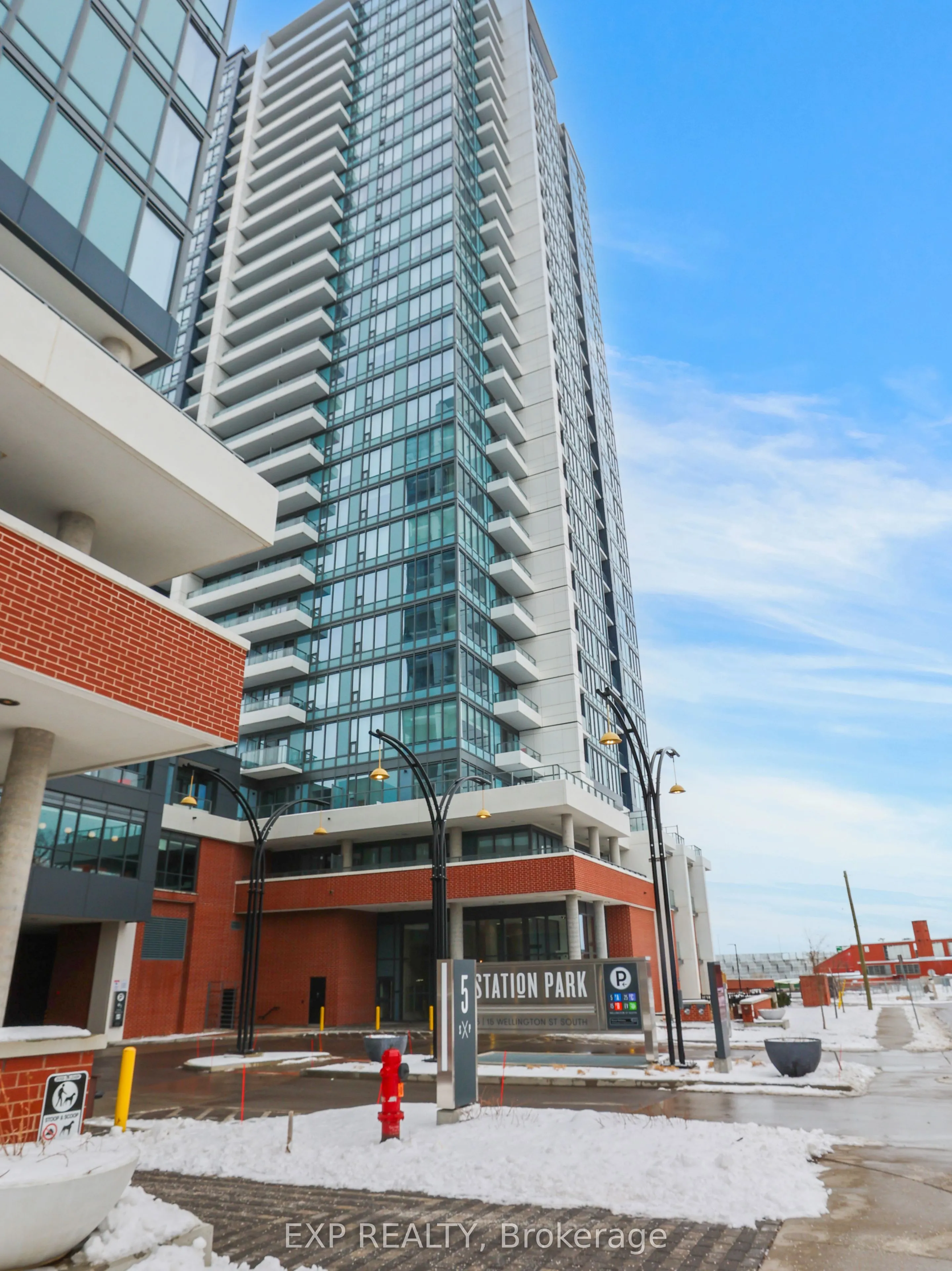 15 Wellington Street S #708