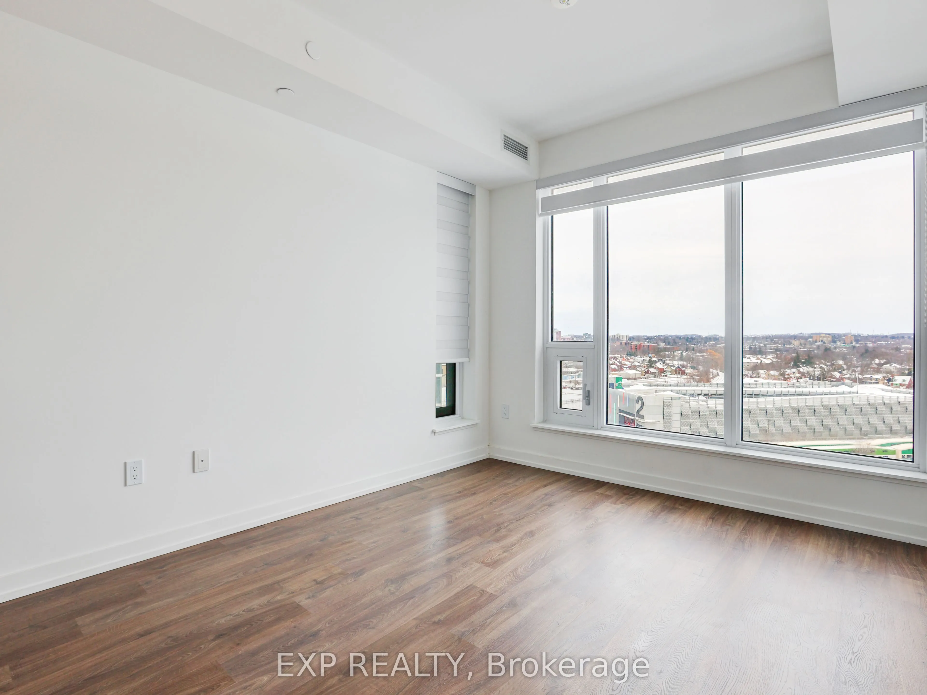 15 Wellington Street S #708