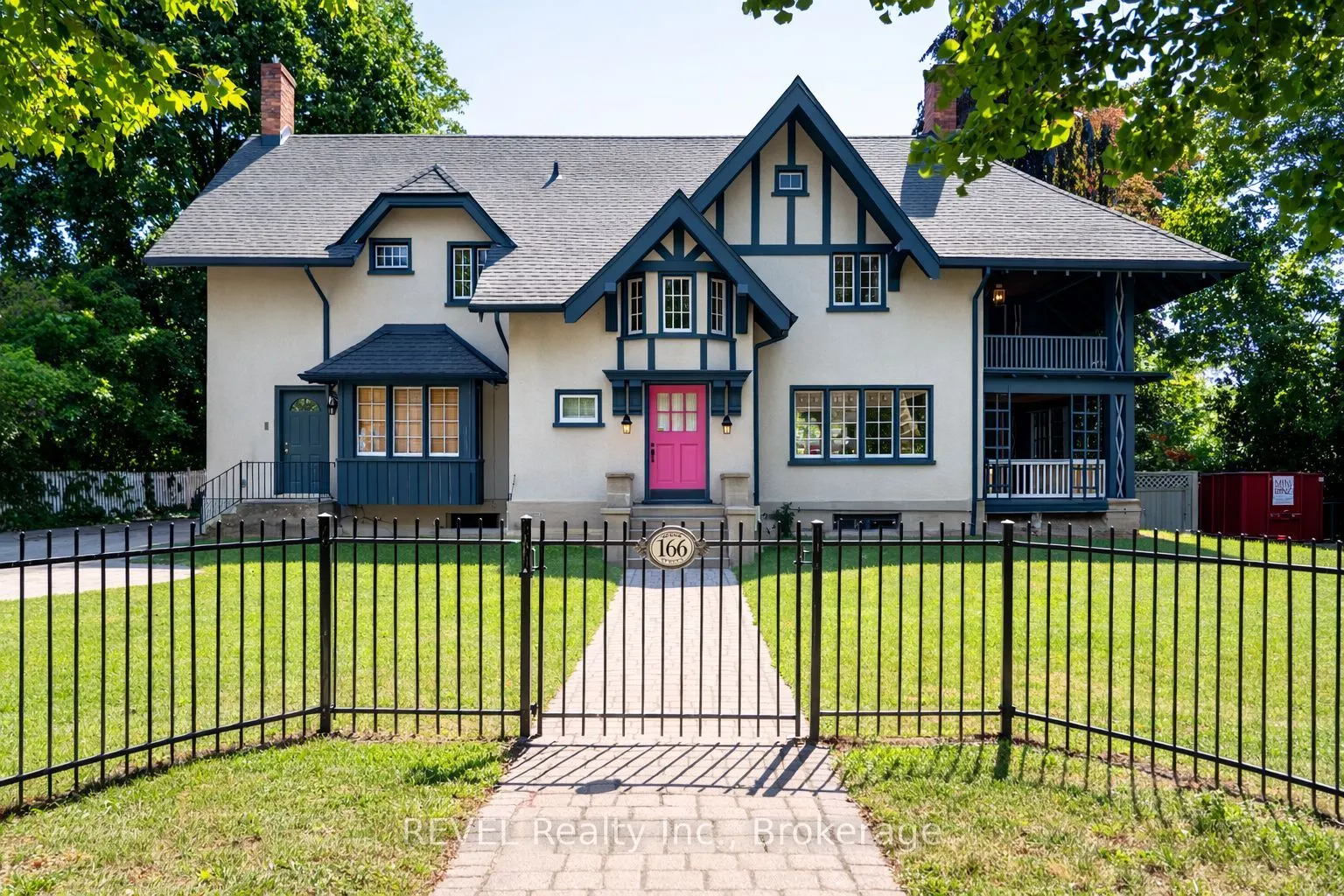 166 QUEEN Street
