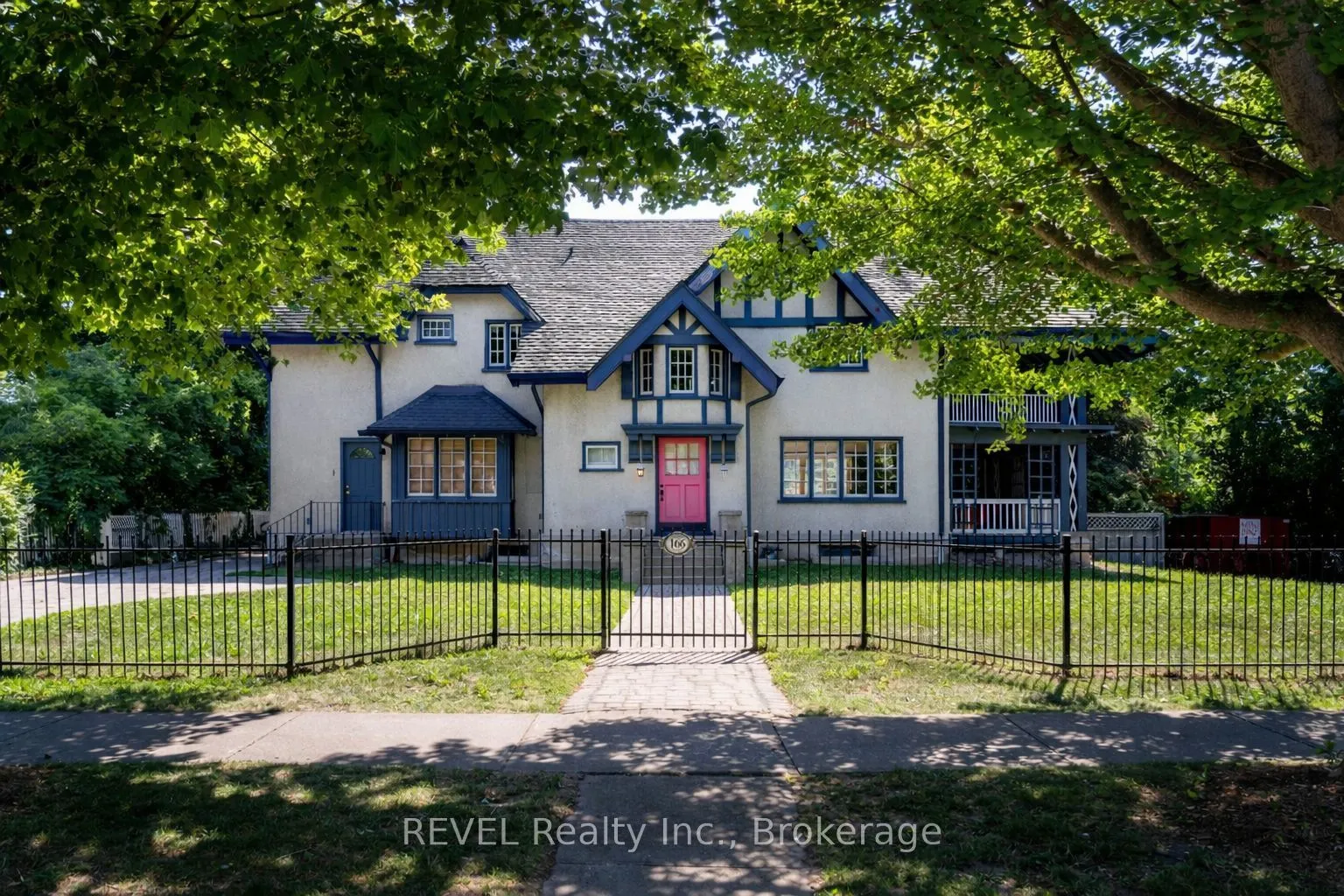 166 QUEEN Street