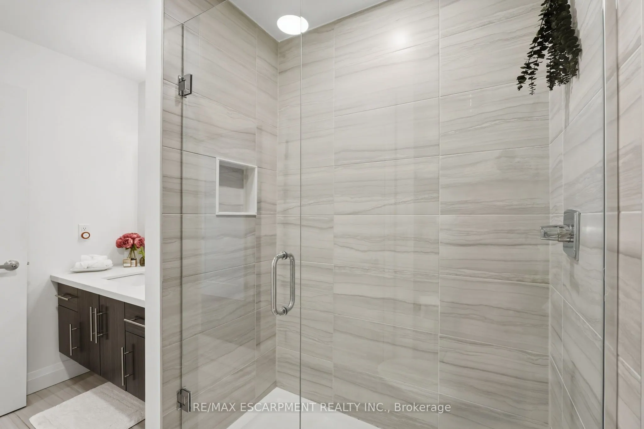 30 Hamilton Street S #201