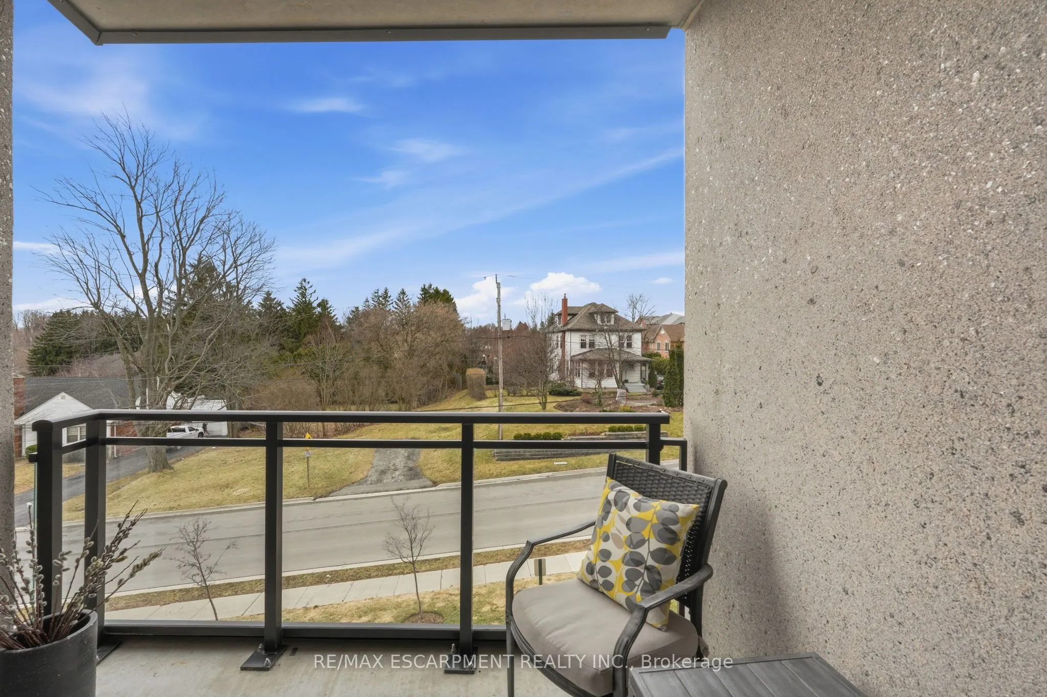 30 Hamilton Street S #201