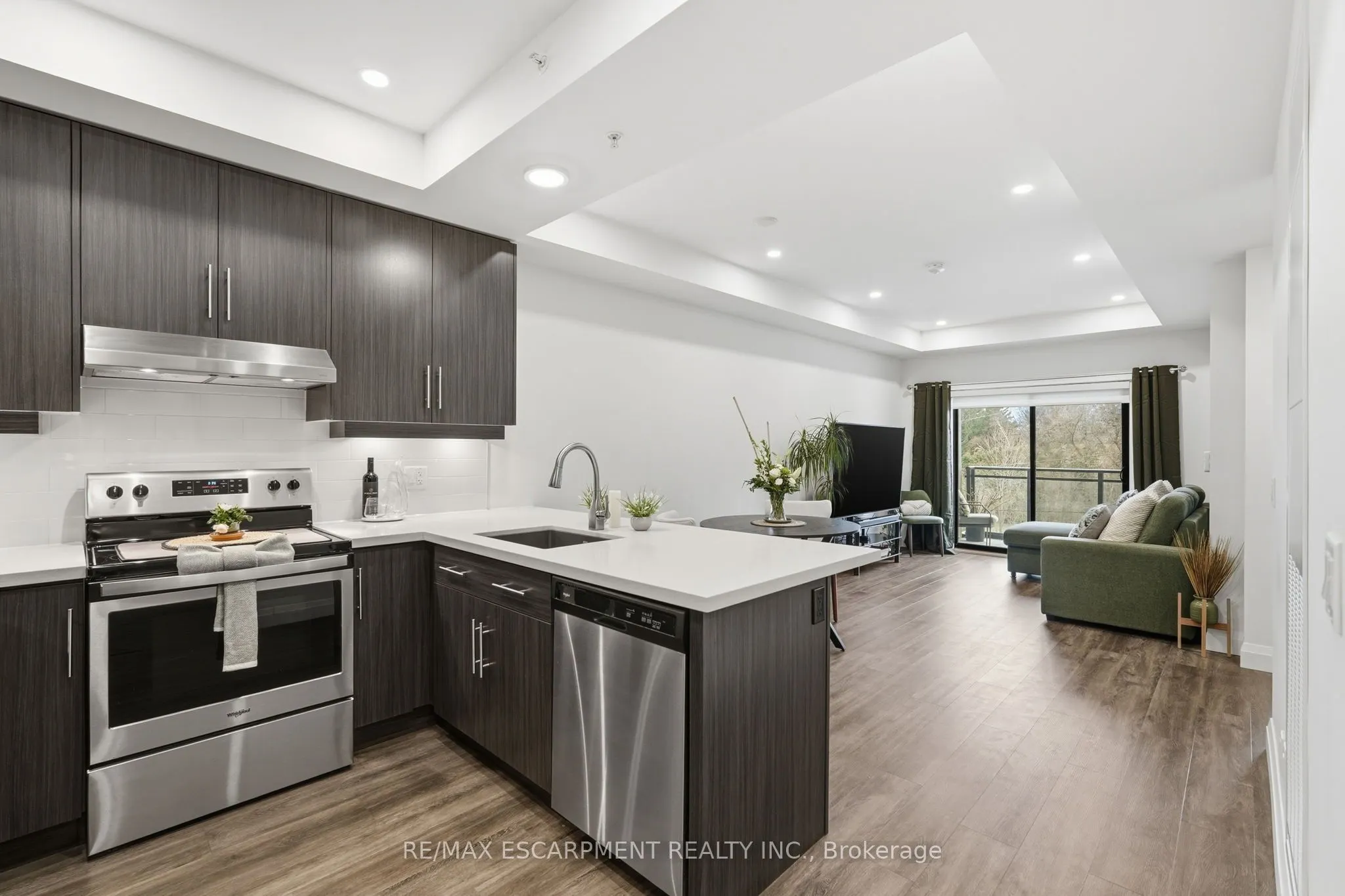 30 Hamilton Street S #201