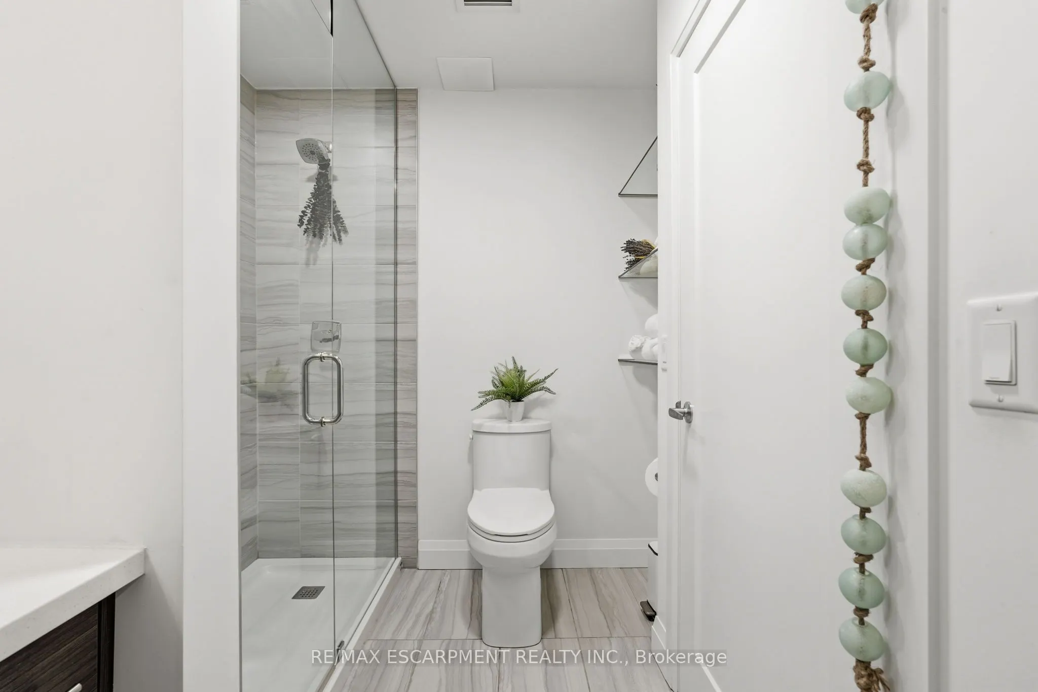 30 Hamilton Street S #201