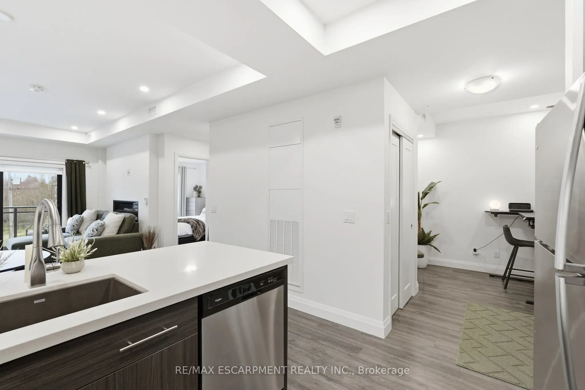 30 Hamilton Street S #201