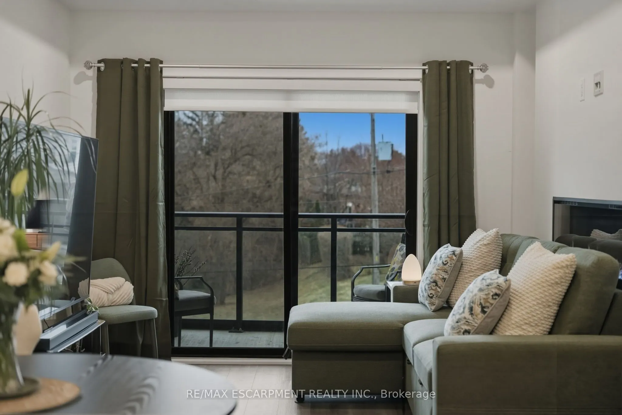 30 Hamilton Street S #201