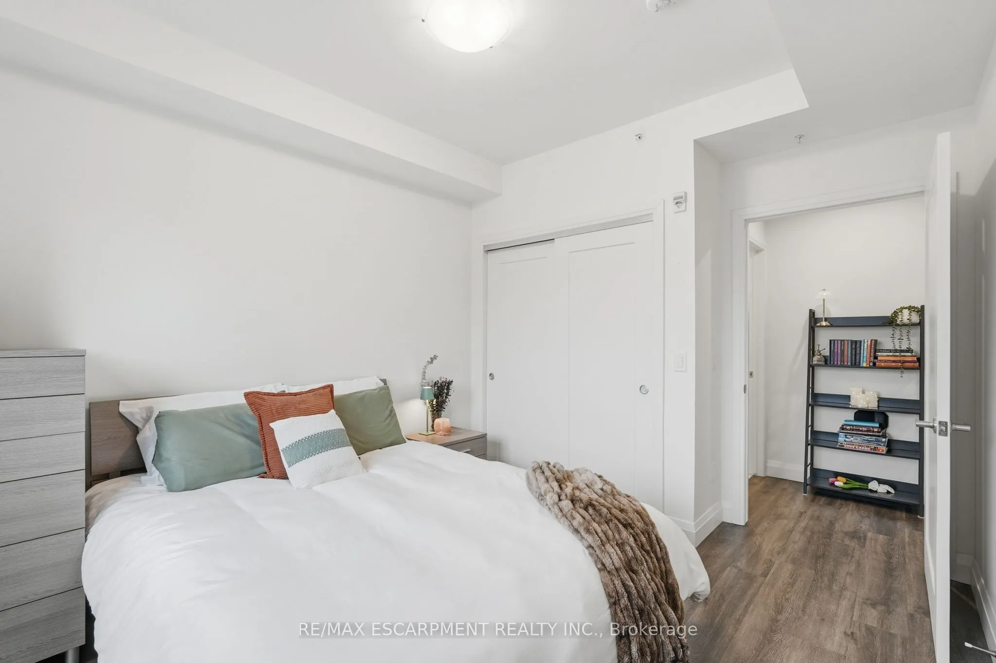 30 Hamilton Street S #201